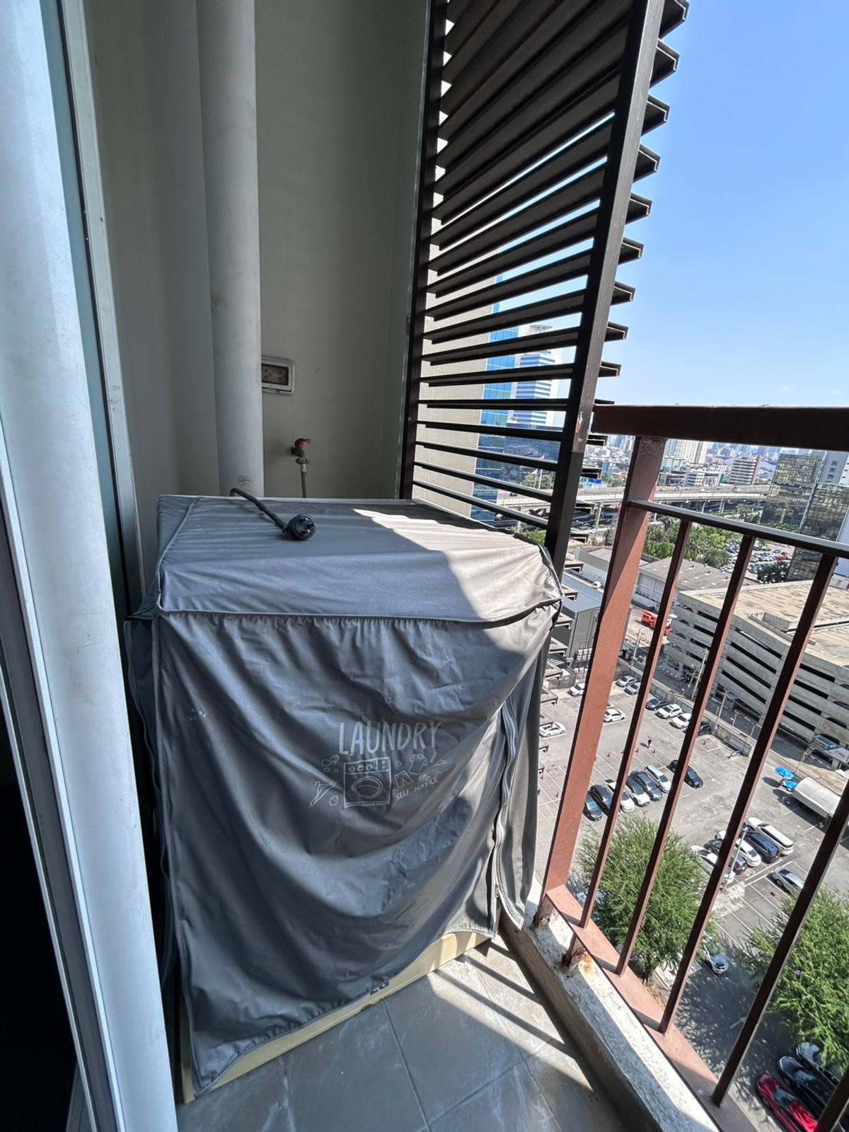 ให้เช่าคอนโดลาดพร้าว เซ็นทรัลลาดพร้าว : SYM Vipha Ladprao ห้องรีโนเวทใหม่ ว่างพร้อมให้เช่า เฟอรนิเจ้อใหม่ เครื่องใช้ไฟฟ้าครบ ใกล้ bts หมอชิดและ mrt จตุจักร