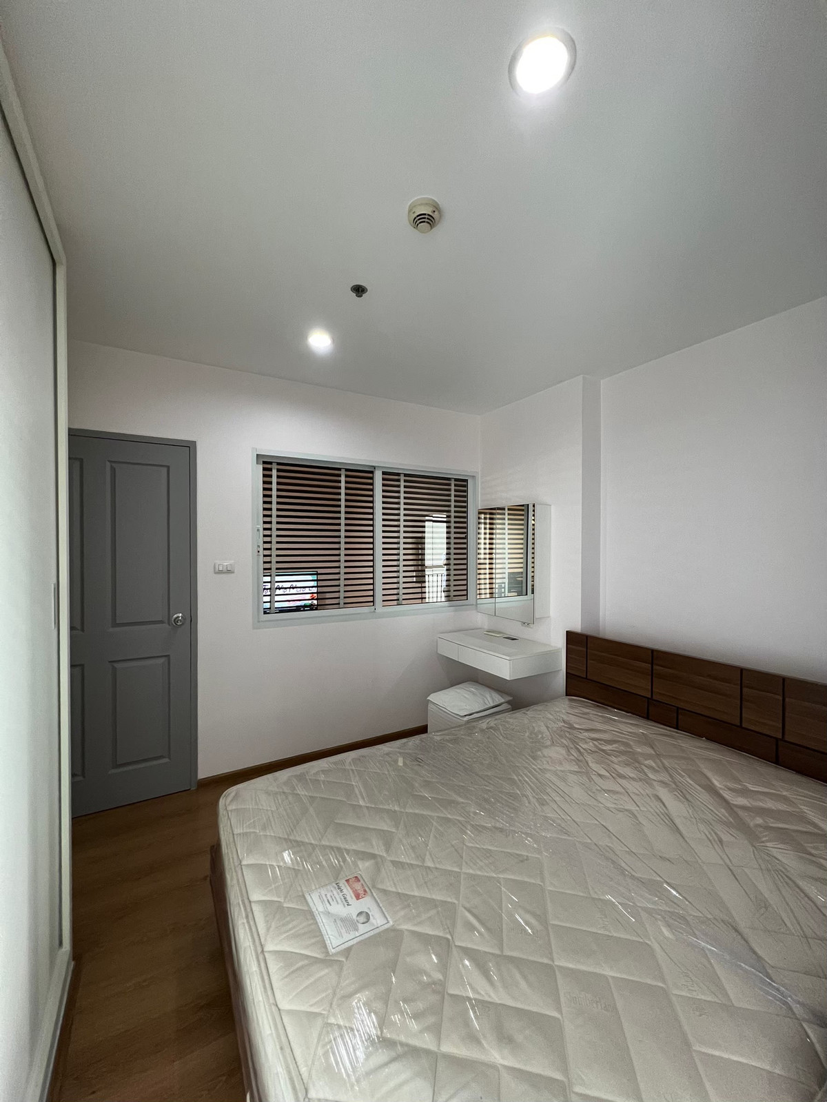 ขายคอนโดลาดพร้าว เซ็นทรัลลาดพร้าว : ขายด่วน ราคาพิเศษ Sym Vipha Ladprao Condo ขนาด 35 ตรม. ราคา 2.3 ล้าน