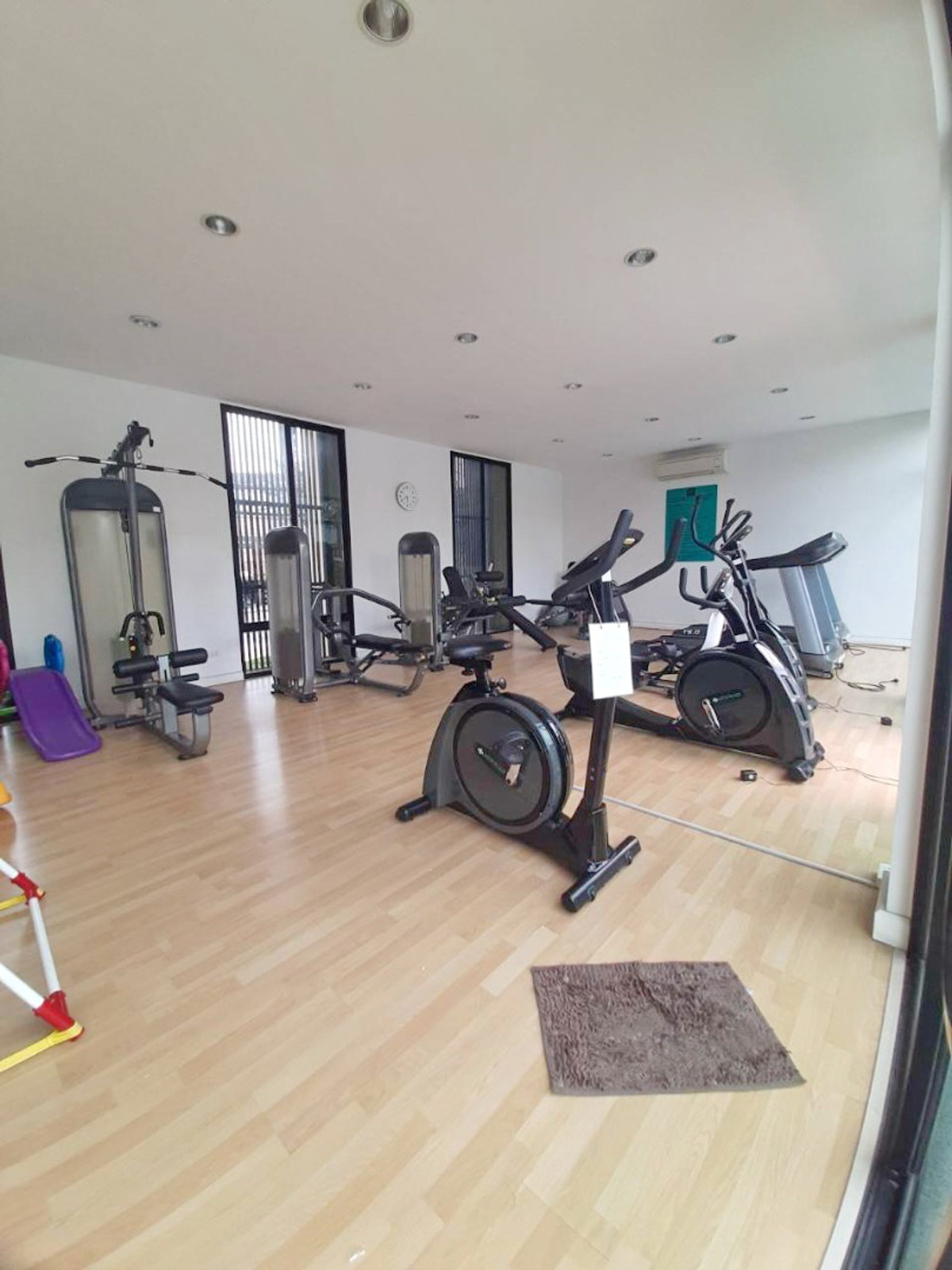 ให้เช่าทาวน์โฮมบางซื่อ วงศ์สว่าง เตาปูน : ให้เช่า บ้านทาวน์โฮมพร้อมเฟอร์นิเจอร์ บิ้วอิน หลังมุม หมู่บ้านฟลอร่าวงศ์สว่าง 