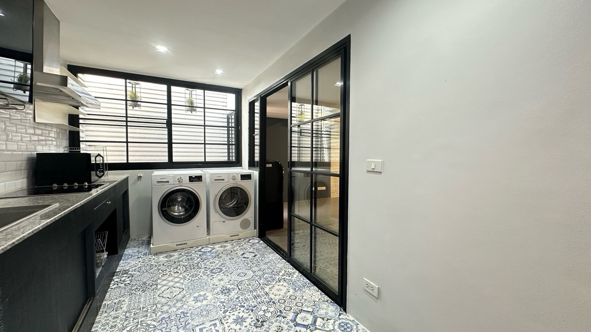 ให้เช่าบ้านสุขุมวิท อโศก ทองหล่อ : บ้านเดี่ยวทำเลเอกมัย ให้เช่า 3 ห้องนอน  house for rent ekamai 12