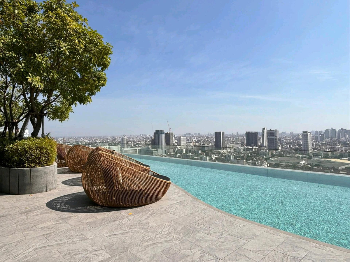 For RentCondoLadprao, Central Ladprao : 🚇 Near MRT Phaholyothin 
 The Line Phaholyothin Park (The Line Phaholyothin Park) 🌿✨ 
 Beautiful condo, good location, near the BTS, room ready to move in, make an appointment to view!