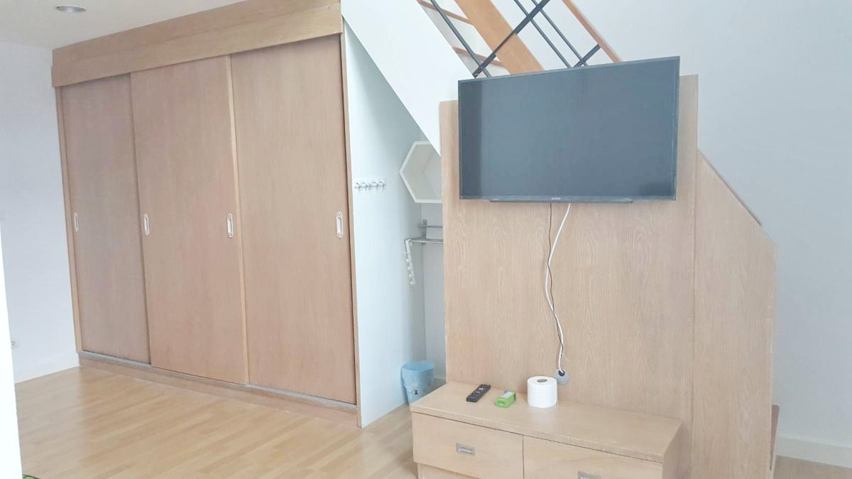 ให้เช่าทาวน์โฮมบางซื่อ วงศ์สว่าง เตาปูน : ให้เช่า บ้านทาวน์โฮมพร้อมเฟอร์นิเจอร์ บิ้วอิน หลังมุม หมู่บ้านฟลอร่าวงศ์สว่าง 