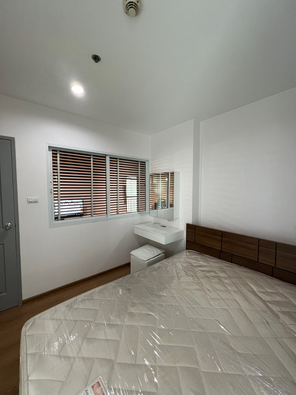 ขายคอนโดลาดพร้าว เซ็นทรัลลาดพร้าว : ขายด่วน ราคาพิเศษ Sym Vipha Ladprao Condo ขนาด 35 ตรม. ราคา 2.3 ล้าน