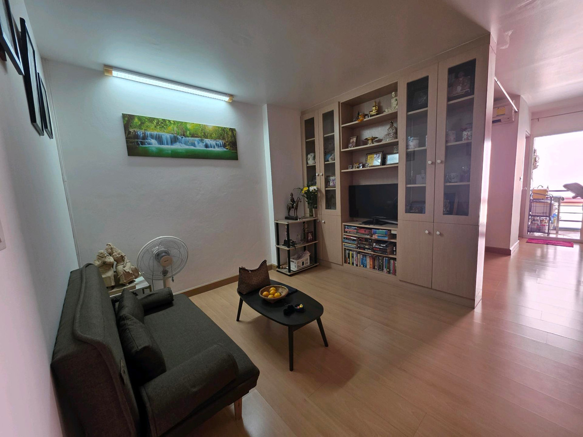 For SaleCondoSapankwai,Jatujak : For sale: Maison de Ville Pradipat 25, spacious room 32 sq m, near BTS Saphan Khwai, good location, affordable price.