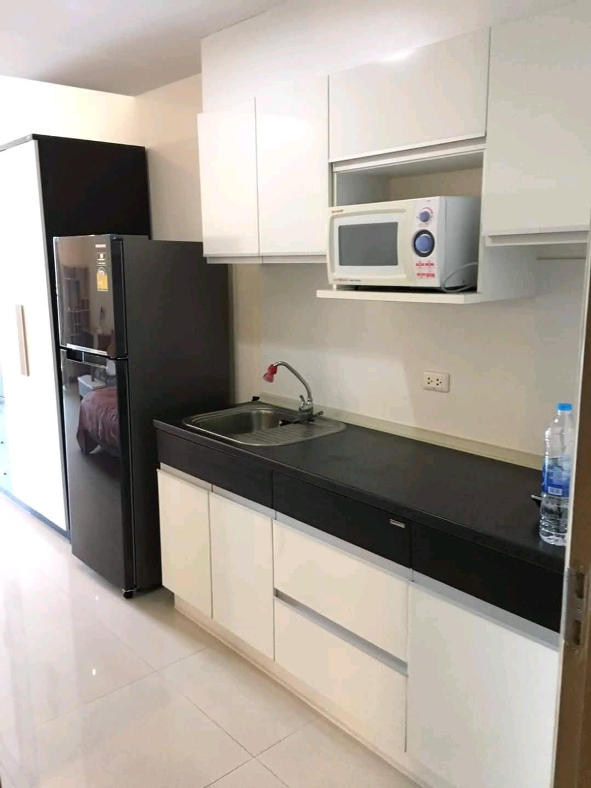 For RentCondoRatchathewi,Phayathai : Prime location near BTS Ratchathewi, convenient travel, near Siam, Fully Furnished, ready to move in immediately.