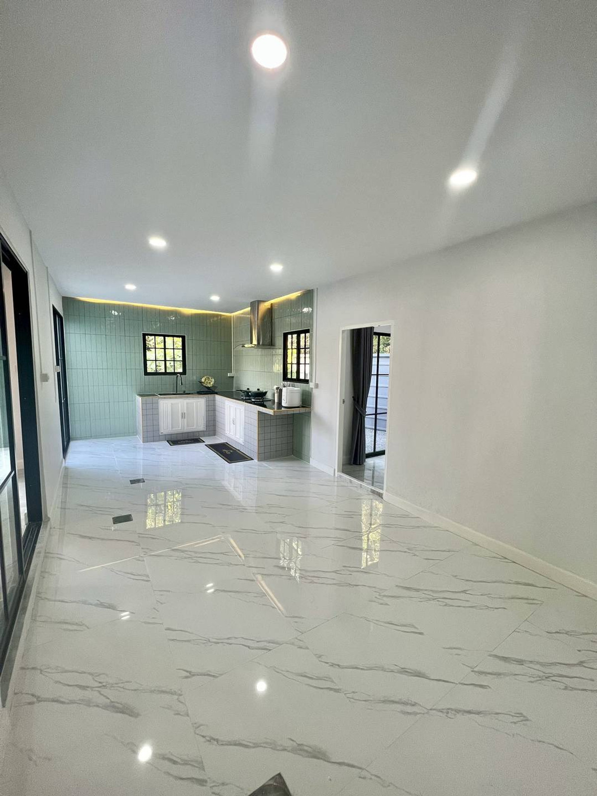 For SaleTownhomePattanakan, Srinakarin : 2-story townhome for sale, corner house, Pruksa Ville Village 50/2 Ramkhamhaeng (Soi Mistine), area 34.8 square meters, 4 bedrooms, Rat Phatthana Subdistrict, Saphan Sung District, Bangkok.