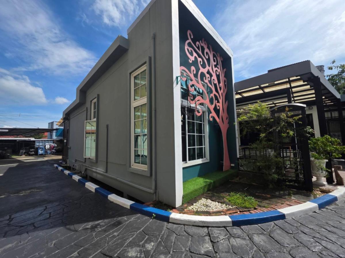 ขายบ้านลาดพร้าว101 แฮปปี้แลนด์ : ขายบ้านเดี่ยว พร้อมโกดัง+อาคารสำนักงาน ลาดพร้าว 93/1 คลองเจ้าคุณสิงห์ เขต วังทองหลาง กรุงเทพ CX-149927