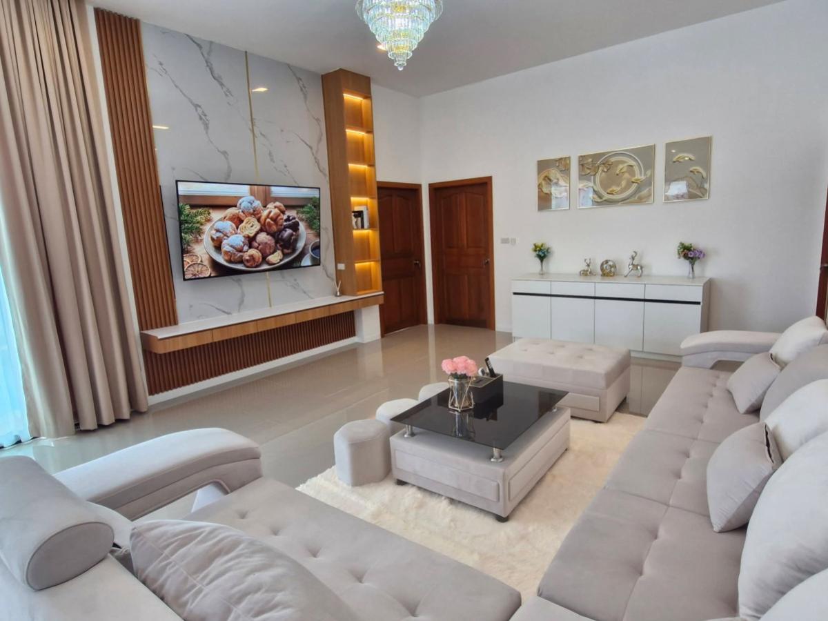 For SaleHousePattaya, Bangsaen, Chonburi : Detacted house with swimming pool in Pattaya