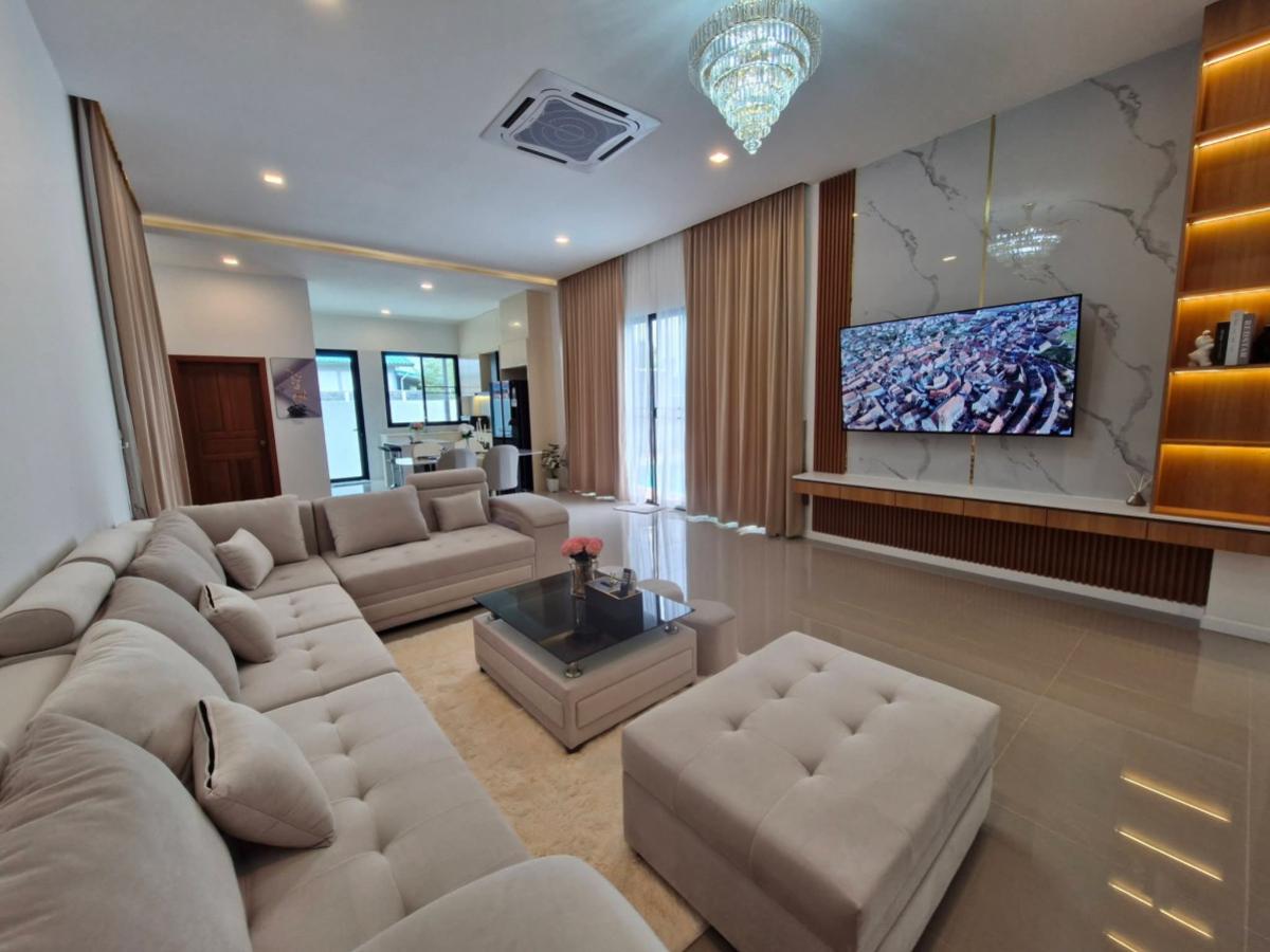 For SaleHousePattaya, Bangsaen, Chonburi : Detacted house with swimming pool in Pattaya