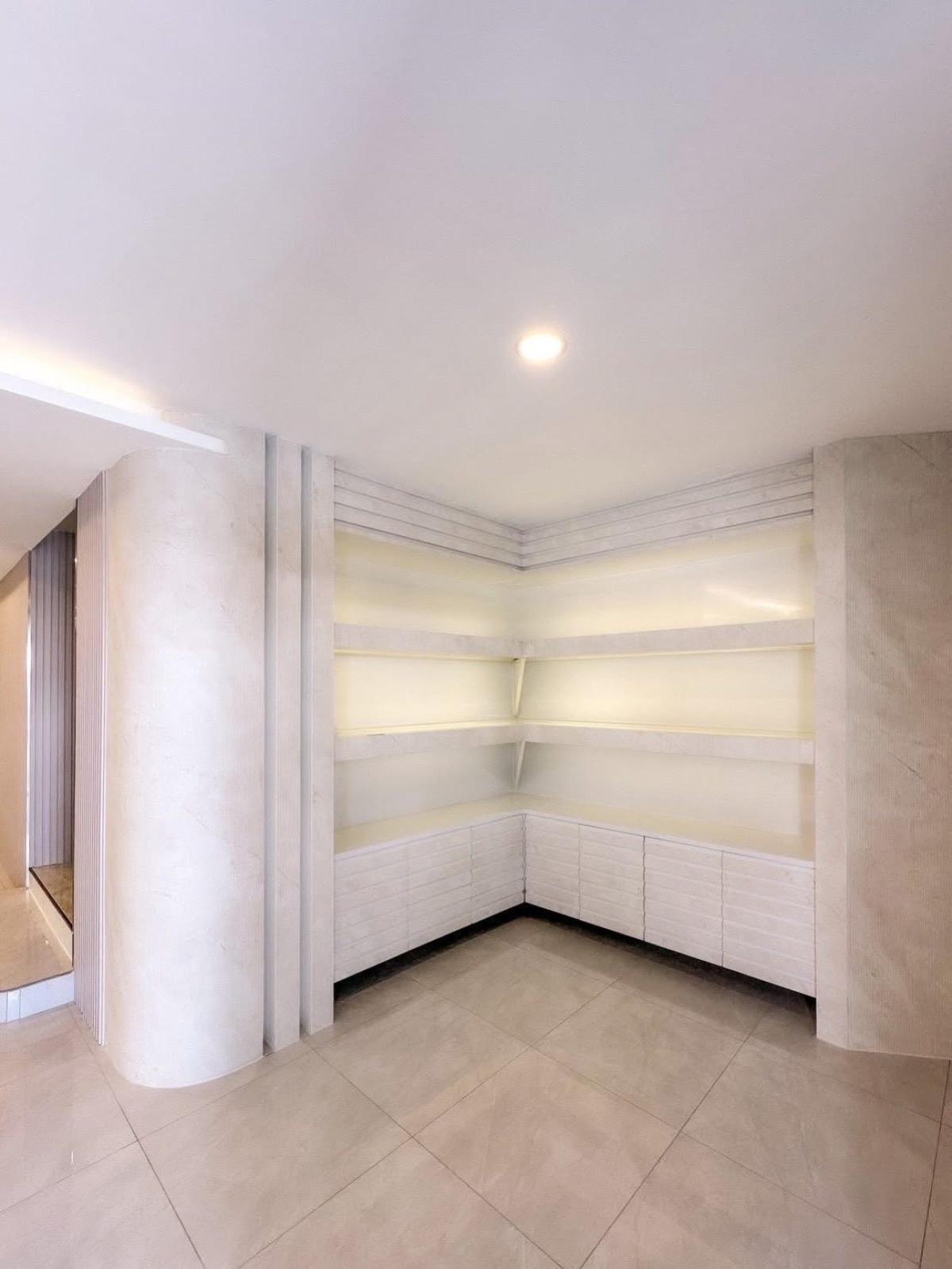 ขายทาวน์โฮมเลียบทางด่วนรามอินทรา : ขายบ้าน  ทาวน์เฮ้าส์/ทาวน์โฮม บ้านกลางเมือง  พระราม 9 - ลาดพร้าว รีโนเวทใหม่ MRT-ลาดพร้าว 71 (สายสีเหลือง) วังทองหลาง เขต วังทองหลาง กรุงเทพ CX-149441