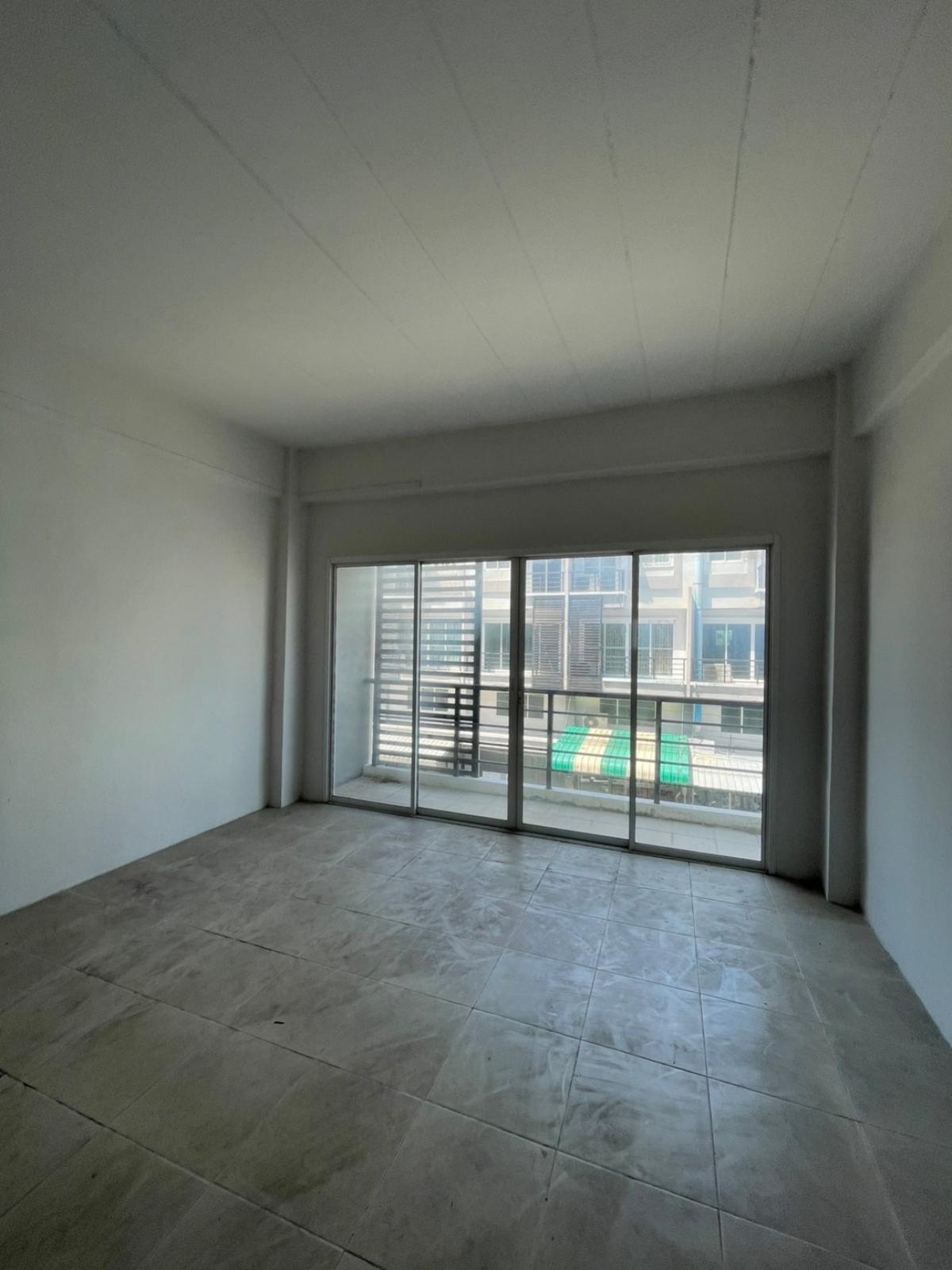 For SaleShop HouseRathburana, Suksawat : For Sale 3-story commercial building, Wisesuk Nakhon 16, ​​168 sq.m. , Ban Khlong Suan , Phra Samut Chedi , Samut Prakarn , CX-149803