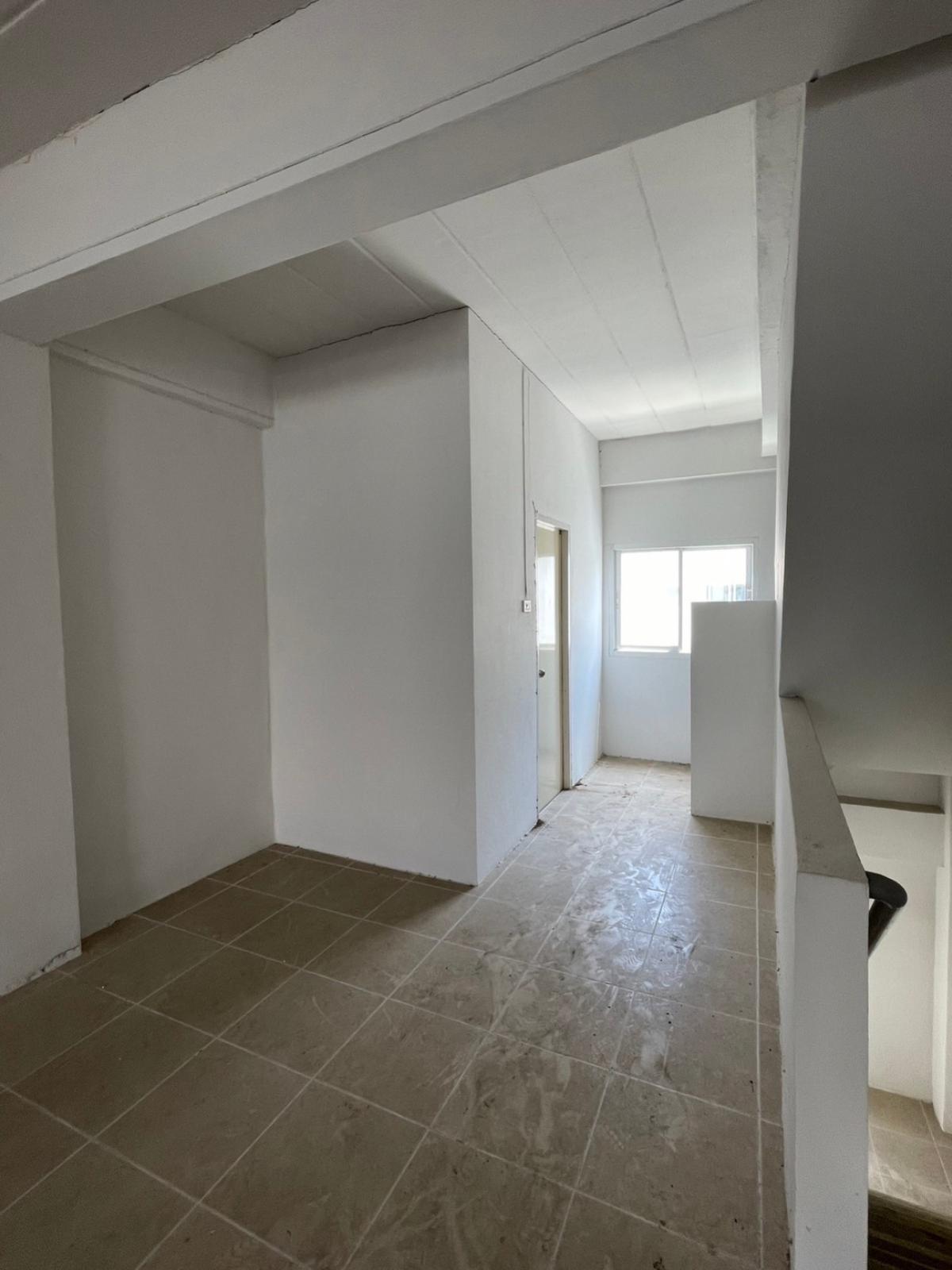 For SaleShop HouseRathburana, Suksawat : For Sale 3-story commercial building, Wisesuk Nakhon 16, ​​168 sq.m. , Ban Khlong Suan , Phra Samut Chedi , Samut Prakarn , CX-149803