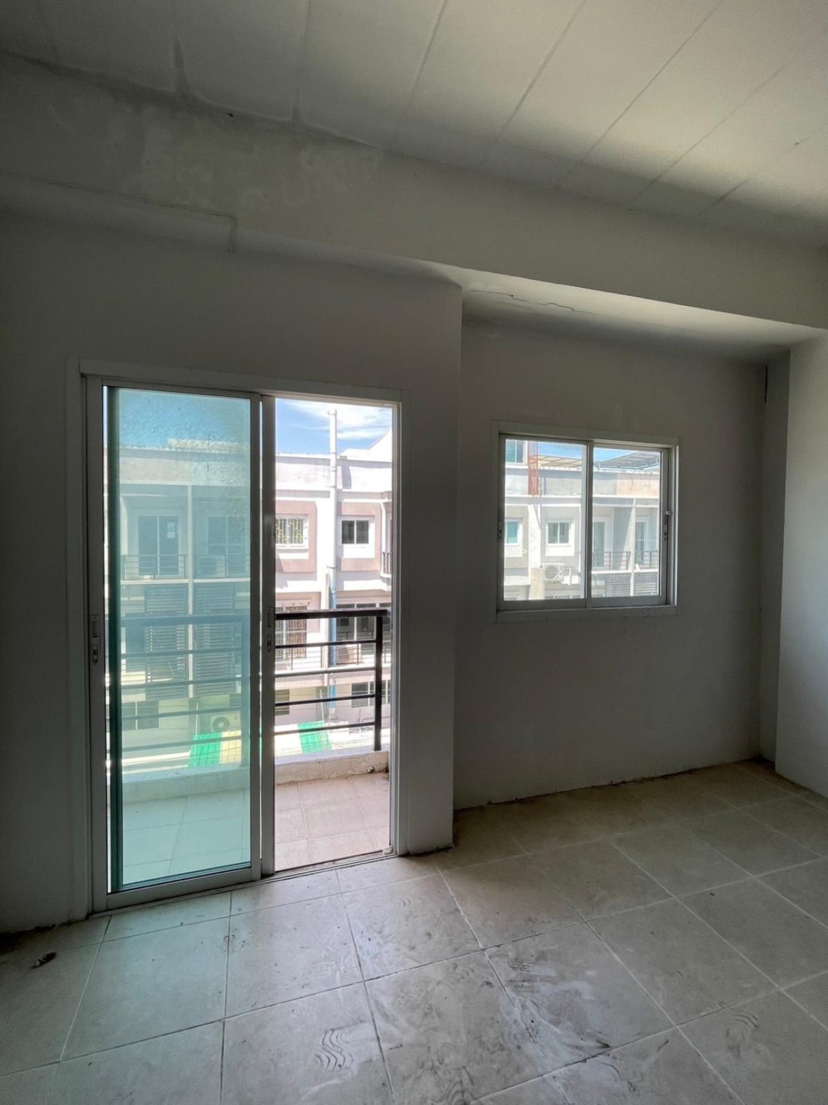 For SaleShop HouseRathburana, Suksawat : For Sale 3-story commercial building, Wisesuk Nakhon 16, ​​168 sq.m. , Ban Khlong Suan , Phra Samut Chedi , Samut Prakarn , CX-149803