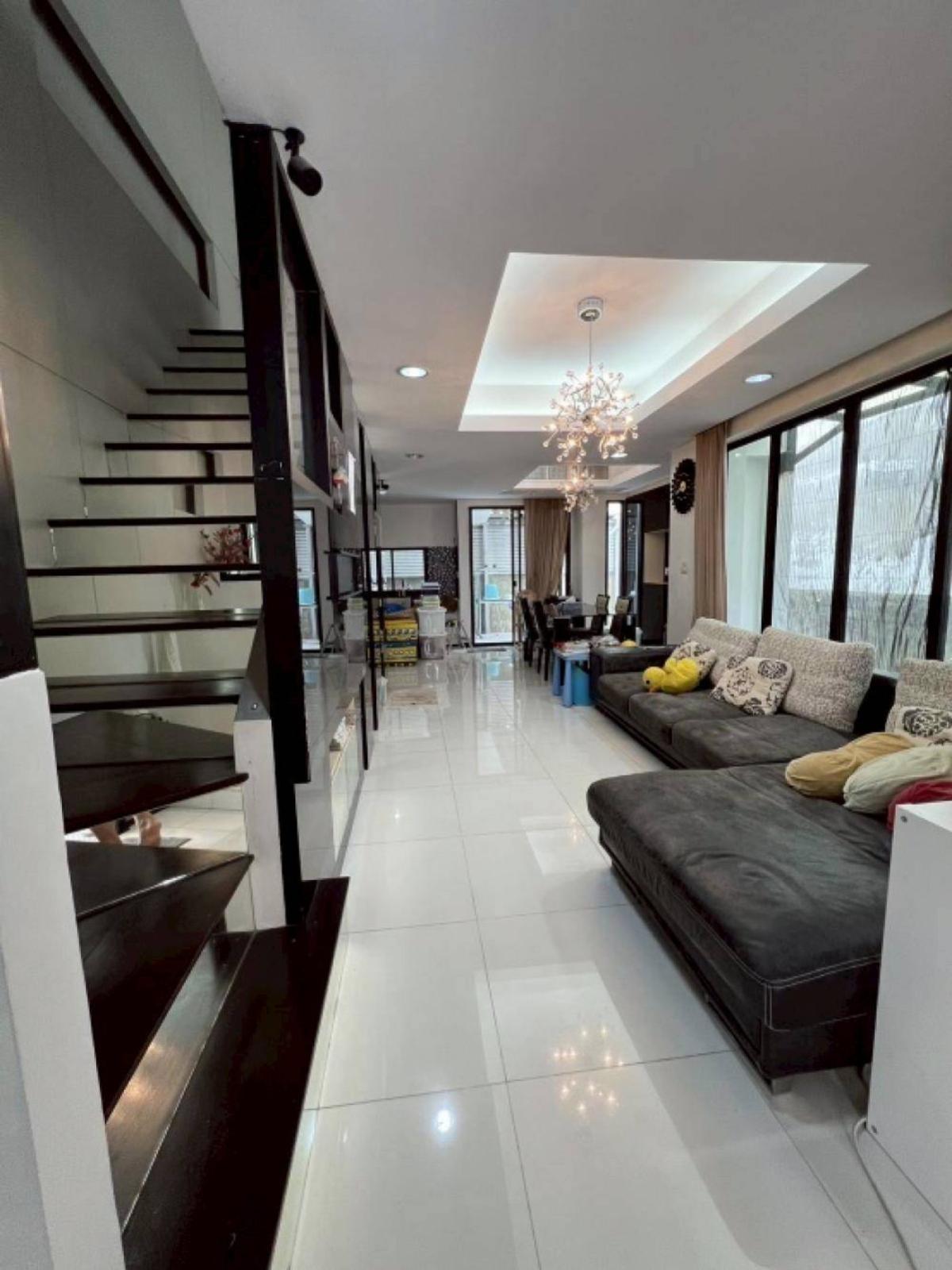 ขายทาวน์โฮมรัชดา ห้วยขวาง : ขายทาวน์โฮม 3 ชั้น หมู่บ้านศุภาลัยวิลล์ รัชดาภิเษก 32  แขวงจันทรเกษม เขต จตุจักร กรุงเทพ CX-149516