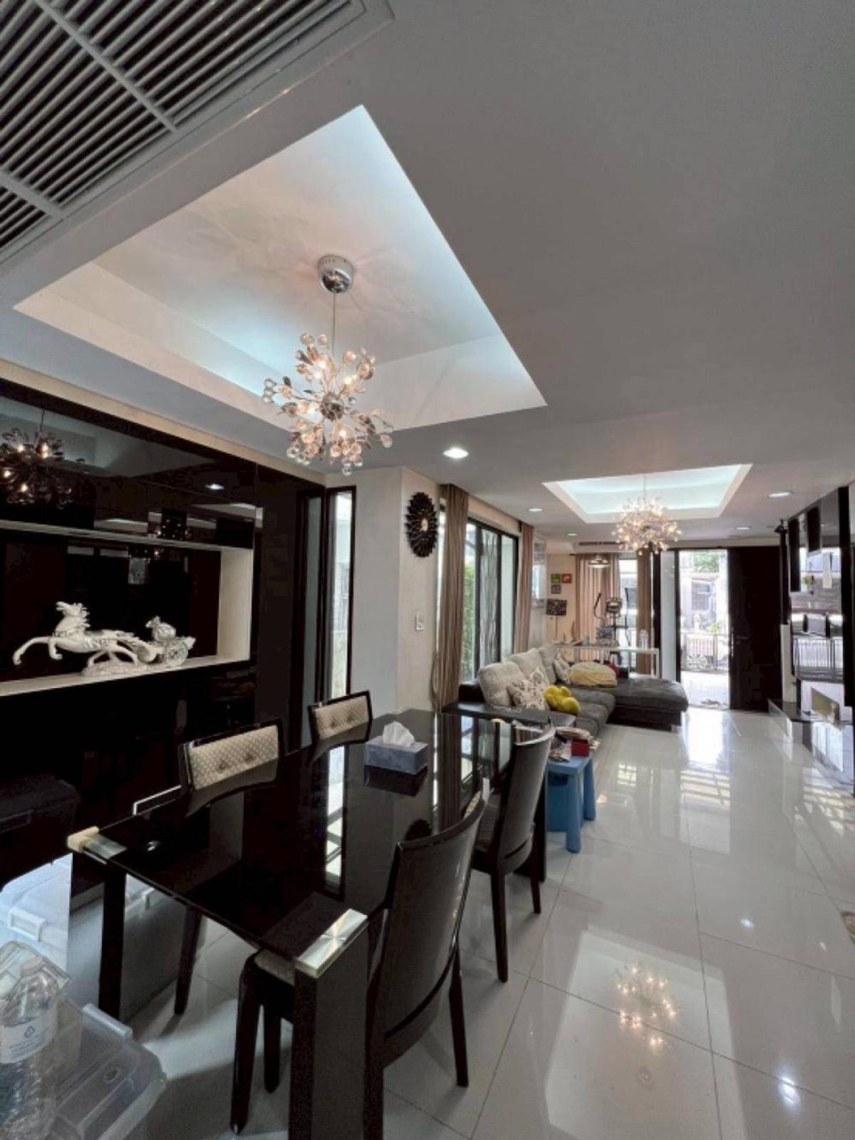 ขายทาวน์โฮมรัชดา ห้วยขวาง : ขายทาวน์โฮม 3 ชั้น หมู่บ้านศุภาลัยวิลล์ รัชดาภิเษก 32  แขวงจันทรเกษม เขต จตุจักร กรุงเทพ CX-149516