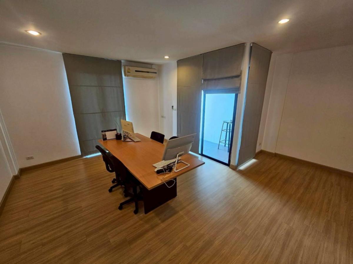 ขายทาวน์โฮมรัชดา ห้วยขวาง : ขายโฮมออฟฟิศ 4 ชั้น หมู่บ้านอารียา แมนดารินา สุทธิสาร  สามเสนนอก เขต ห้วยขวาง กรุงเทพ CX-149443