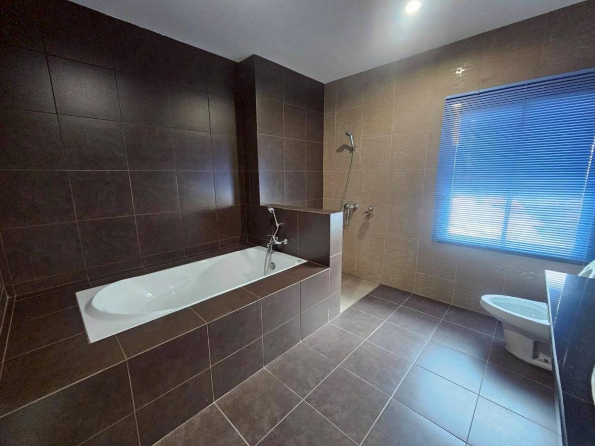 ขายทาวน์โฮมรัชดา ห้วยขวาง : ขายโฮมออฟฟิศ 4 ชั้น หมู่บ้านอารียา แมนดารินา สุทธิสาร  สามเสนนอก เขต ห้วยขวาง กรุงเทพ CX-149443