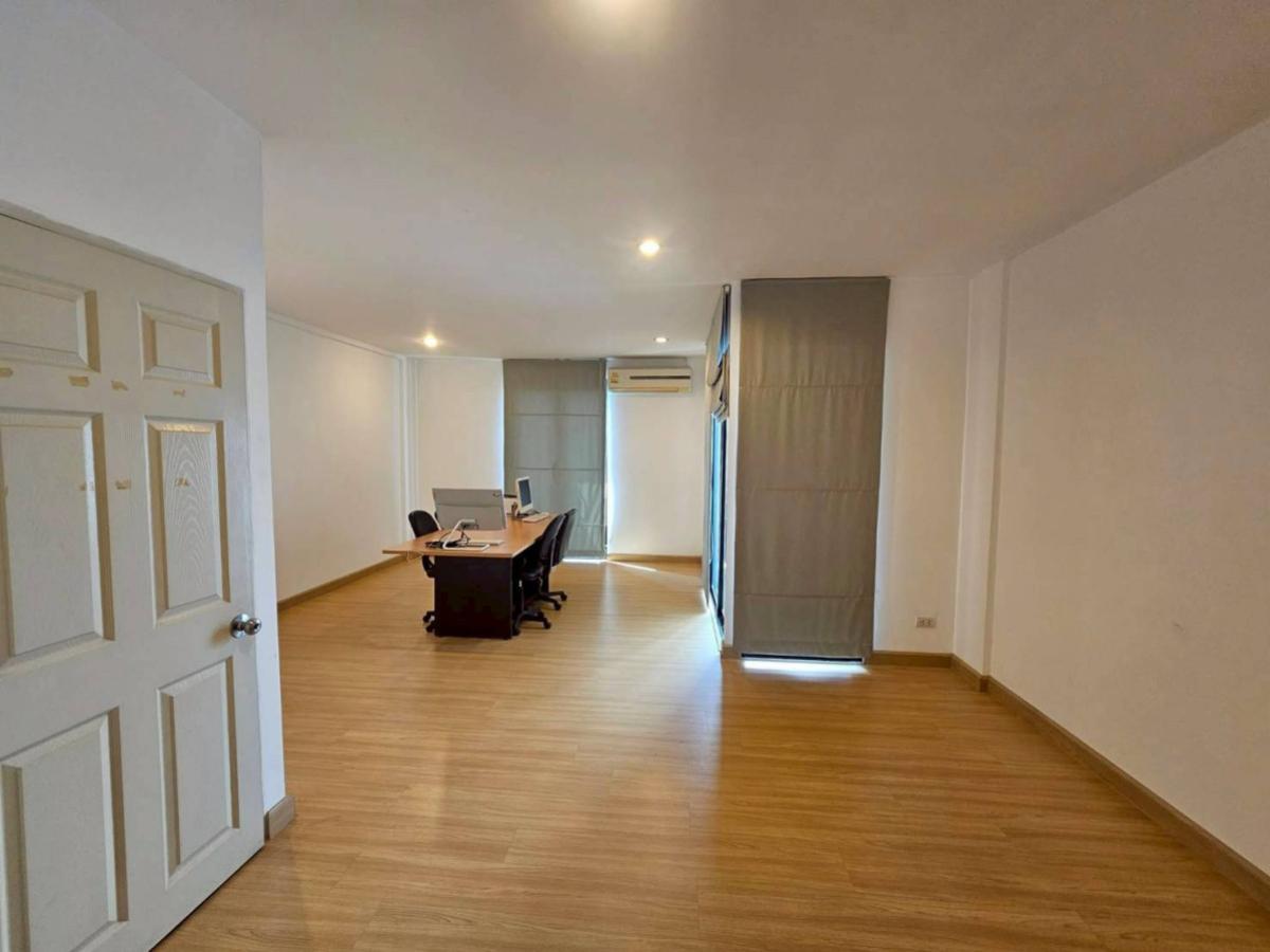 ขายทาวน์โฮมรัชดา ห้วยขวาง : ขายโฮมออฟฟิศ 4 ชั้น หมู่บ้านอารียา แมนดารินา สุทธิสาร  สามเสนนอก เขต ห้วยขวาง กรุงเทพ CX-149443