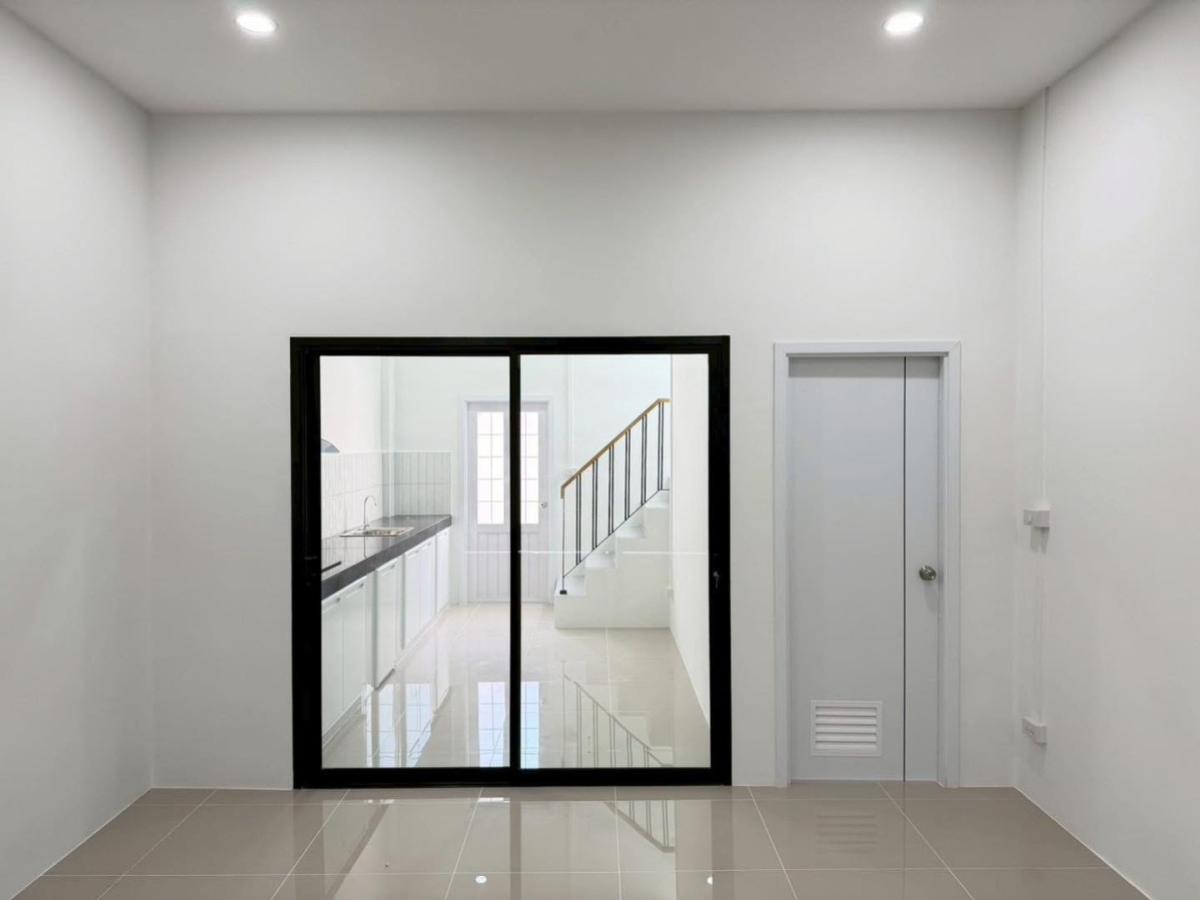 ขายอาคารพาณิชย์นนทบุรี บางใหญ่ บางบัวทอง : ขายอาคารพาณิชย์ 3 ชั้น ,ซอยนนทบุรี 46 รีโนเวทใหม่ ท่าทราย เมืองนนทบุรี นนทบุรี CX-149411