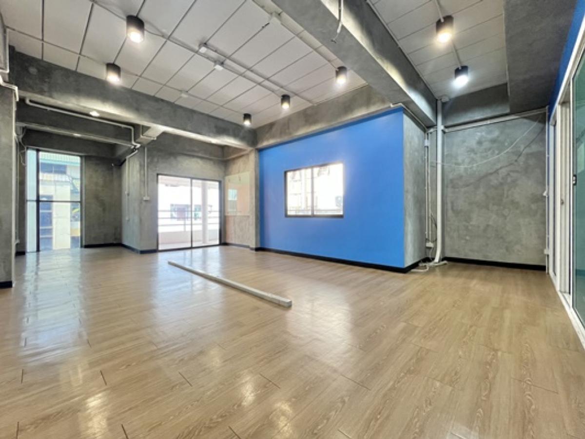 For SaleHome OfficeKaset Nawamin,Ladplakao : For Sale Office for sale in Nuanchan area, near the expressway and Pink Line BTS (Ramintra 40). , corner unit , newly renovated , Nuan Chan , Bung Kum , Bangkok , CX-149241