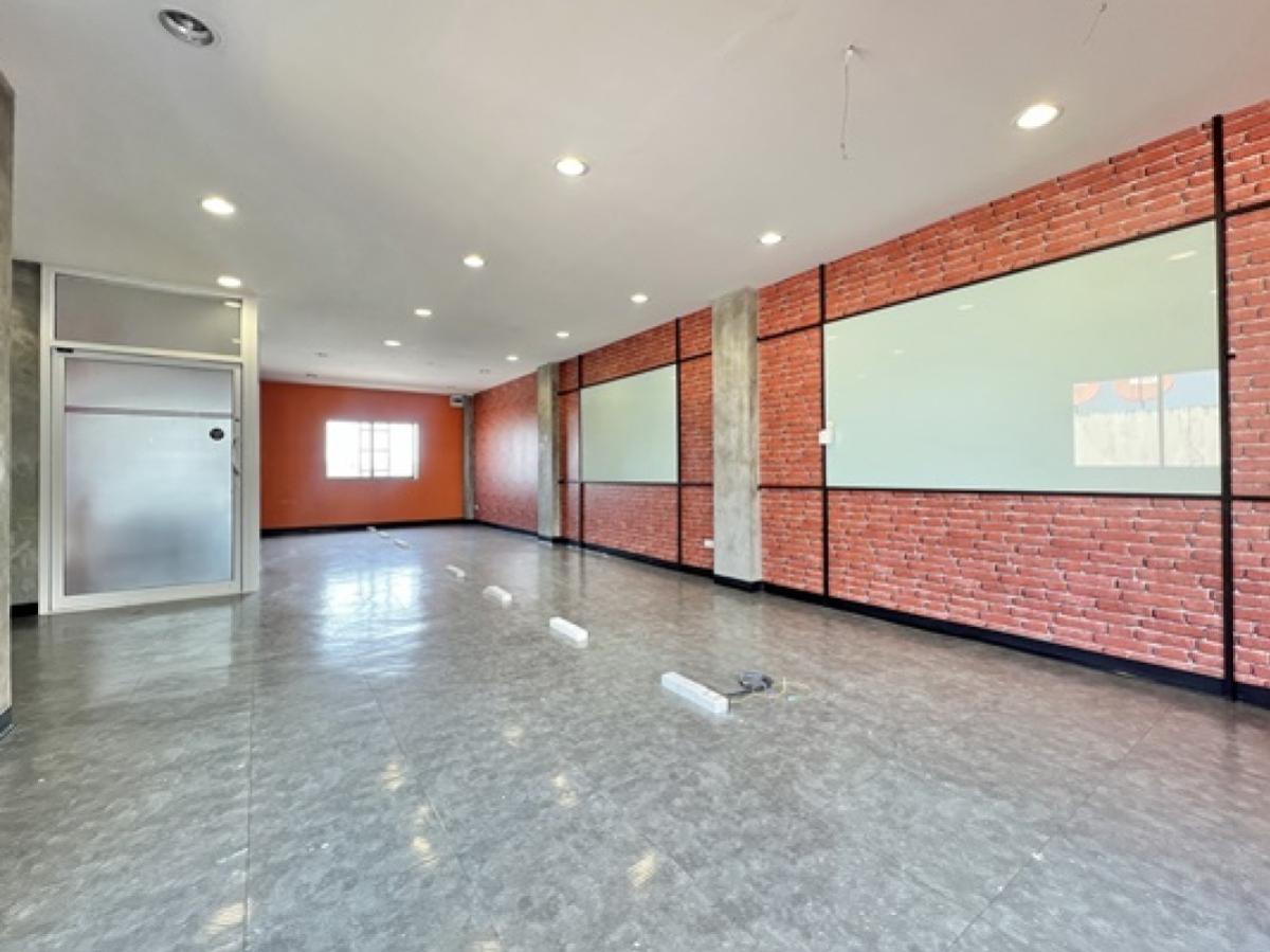 For SaleHome OfficeKaset Nawamin,Ladplakao : For Sale Office for sale in Nuanchan area, near the expressway and Pink Line BTS (Ramintra 40). , corner unit , newly renovated , Nuan Chan , Bung Kum , Bangkok , CX-149241