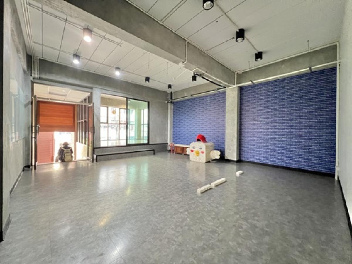 For SaleHome OfficeKaset Nawamin,Ladplakao : For Sale Office for sale in Nuanchan area, near the expressway and Pink Line BTS (Ramintra 40). , corner unit , newly renovated , Nuan Chan , Bung Kum , Bangkok , CX-149241