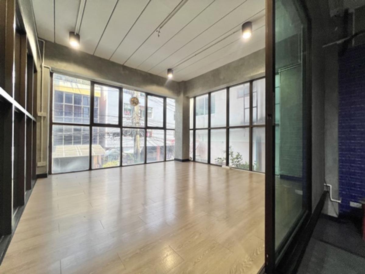 For SaleHome OfficeKaset Nawamin,Ladplakao : For Sale Office for sale in Nuanchan area, near the expressway and Pink Line BTS (Ramintra 40). , corner unit , newly renovated , Nuan Chan , Bung Kum , Bangkok , CX-149241