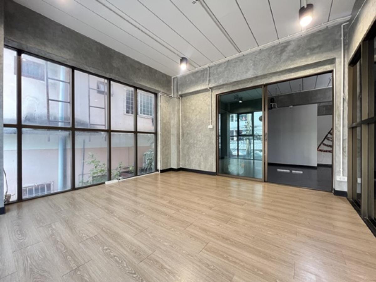 For SaleHome OfficeKaset Nawamin,Ladplakao : For Sale Office for sale in Nuanchan area, near the expressway and Pink Line BTS (Ramintra 40). , corner unit , newly renovated , Nuan Chan , Bung Kum , Bangkok , CX-149241