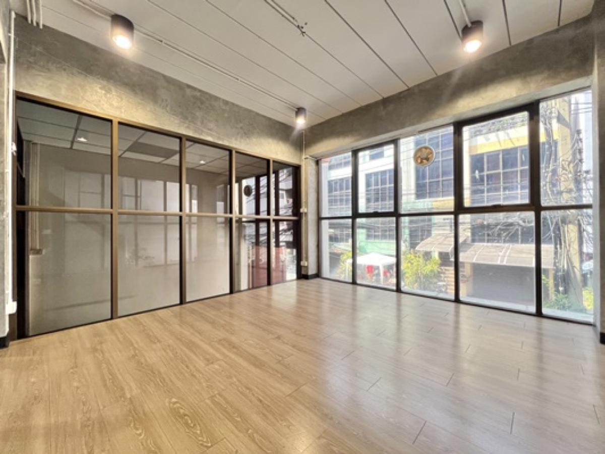 For SaleHome OfficeKaset Nawamin,Ladplakao : For Sale Office for sale in Nuanchan area, near the expressway and Pink Line BTS (Ramintra 40). , corner unit , newly renovated , Nuan Chan , Bung Kum , Bangkok , CX-149241