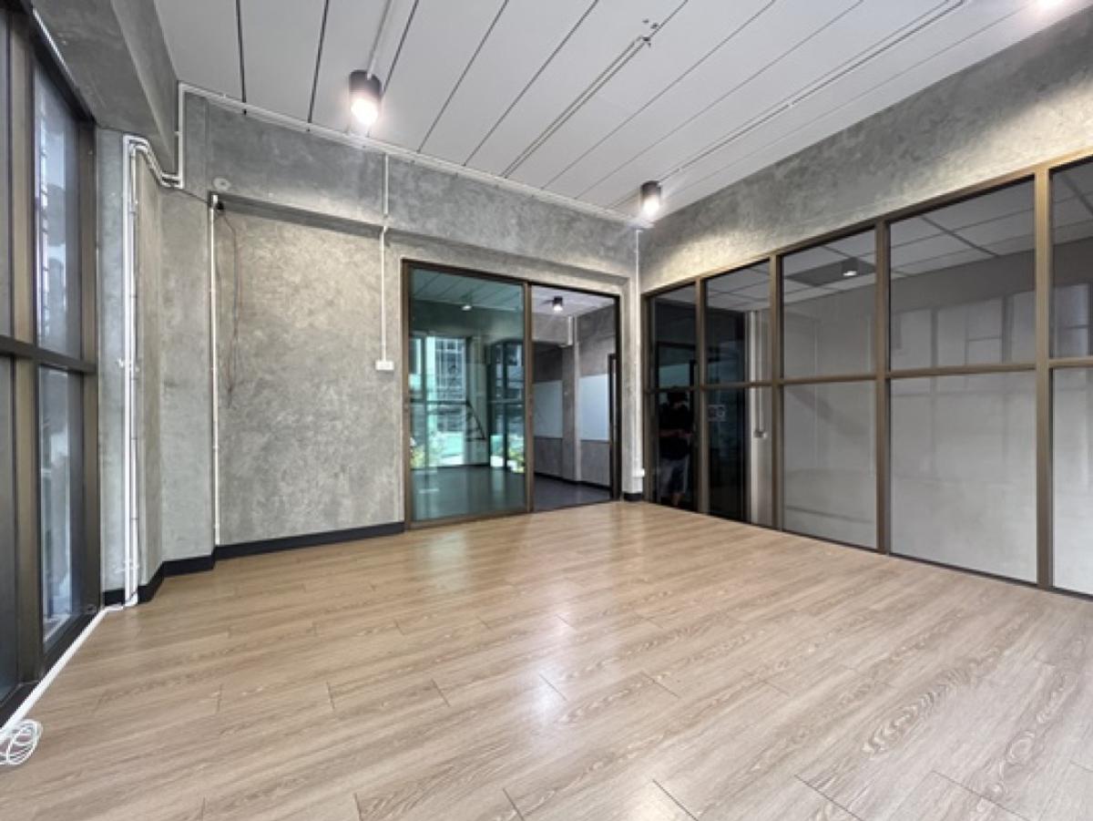For SaleHome OfficeKaset Nawamin,Ladplakao : For Sale Office for sale in Nuanchan area, near the expressway and Pink Line BTS (Ramintra 40). , corner unit , newly renovated , Nuan Chan , Bung Kum , Bangkok , CX-149241