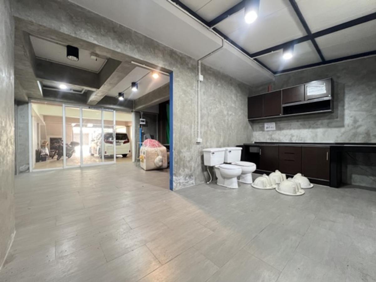 For SaleHome OfficeKaset Nawamin,Ladplakao : For Sale Office for sale in Nuanchan area, near the expressway and Pink Line BTS (Ramintra 40). , corner unit , newly renovated , Nuan Chan , Bung Kum , Bangkok , CX-149241