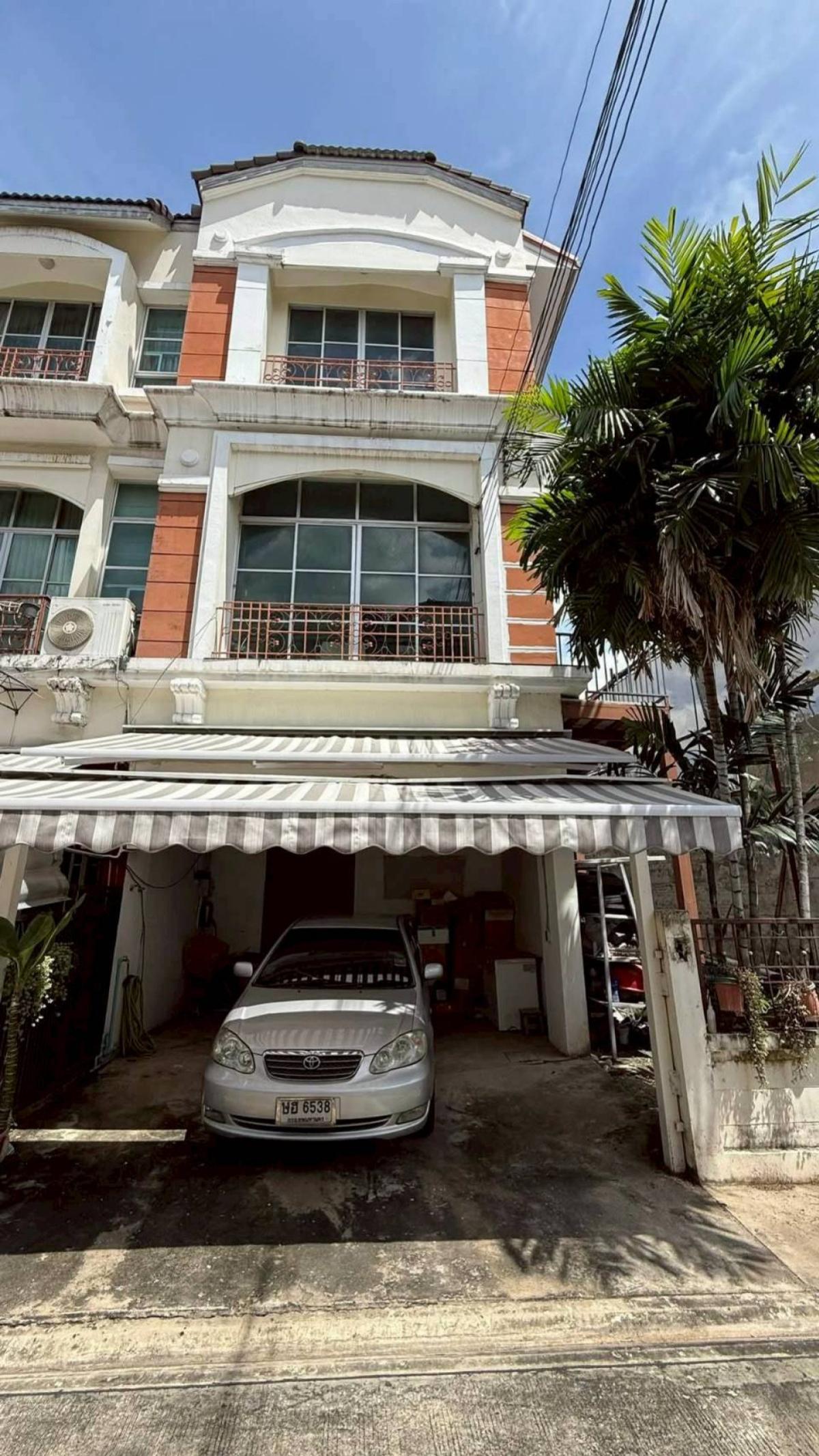 For SaleTownhomeLadprao, Central Ladprao : For Sale Townhouse/Townhome  , Baan Klang Muang Ratchada - Ladprao , Chankasem , Chatuchak , Bangkok , CX-149229