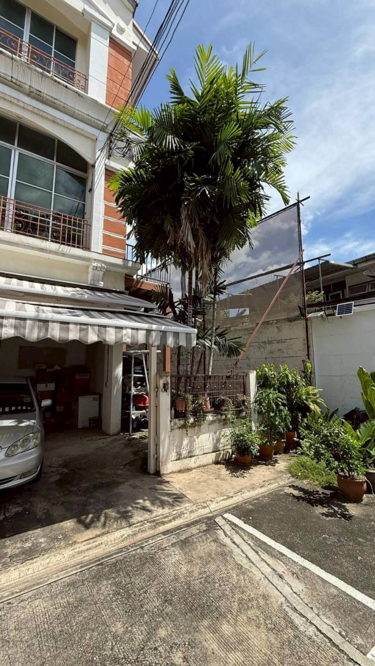 ขายทาวน์โฮมลาดพร้าว เซ็นทรัลลาดพร้าว : ขายทาวน์เฮ้าส์/ทาวน์โฮม  บ้านกลางเมือง แยกรัชดา - ลาดพร้าว  แขวงจันทรเกษม เขต จตุจักร กรุงเทพ CX-149229