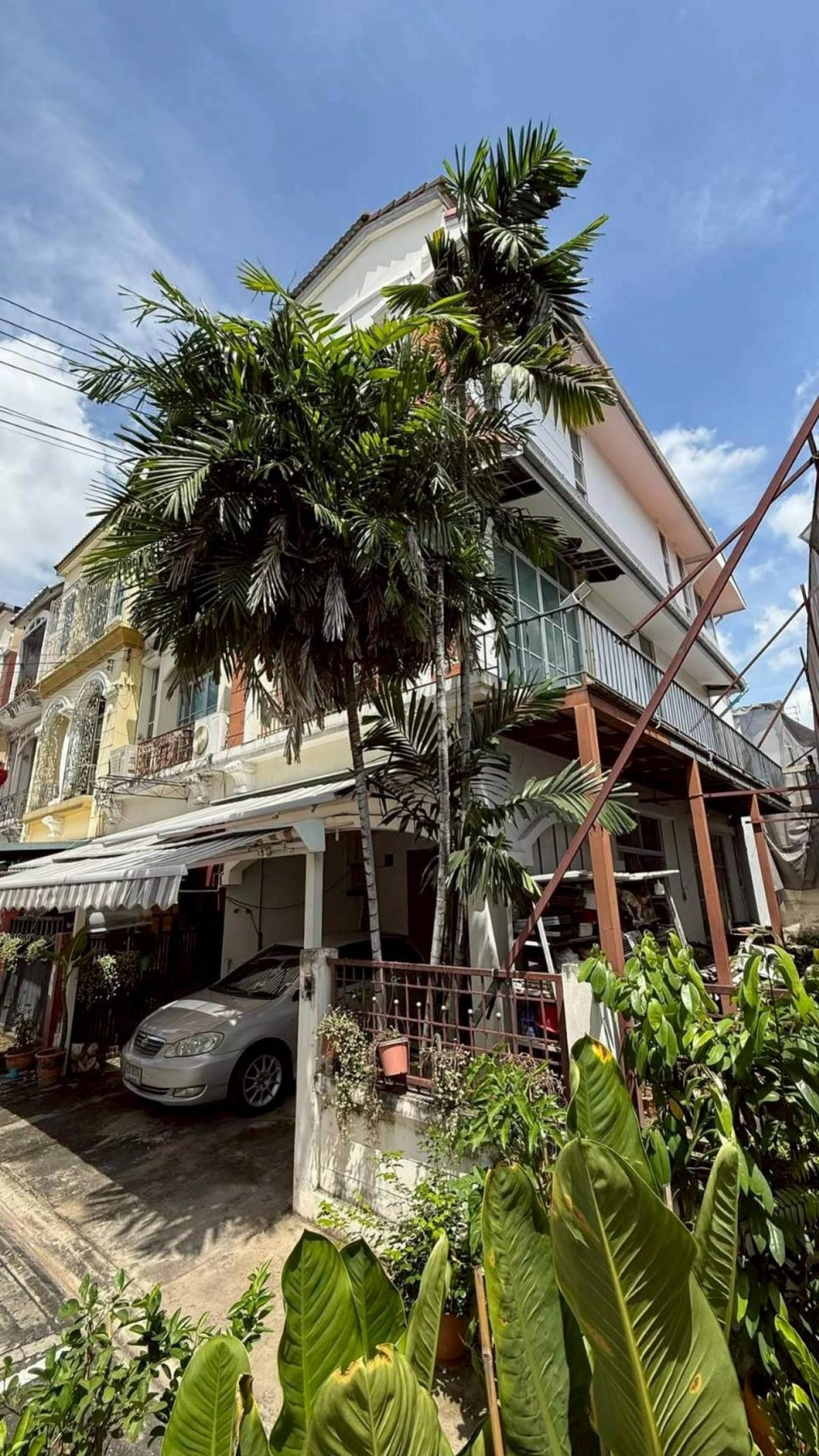 ขายทาวน์โฮมลาดพร้าว เซ็นทรัลลาดพร้าว : ขายทาวน์เฮ้าส์/ทาวน์โฮม  บ้านกลางเมือง แยกรัชดา - ลาดพร้าว  แขวงจันทรเกษม เขต จตุจักร กรุงเทพ CX-149229