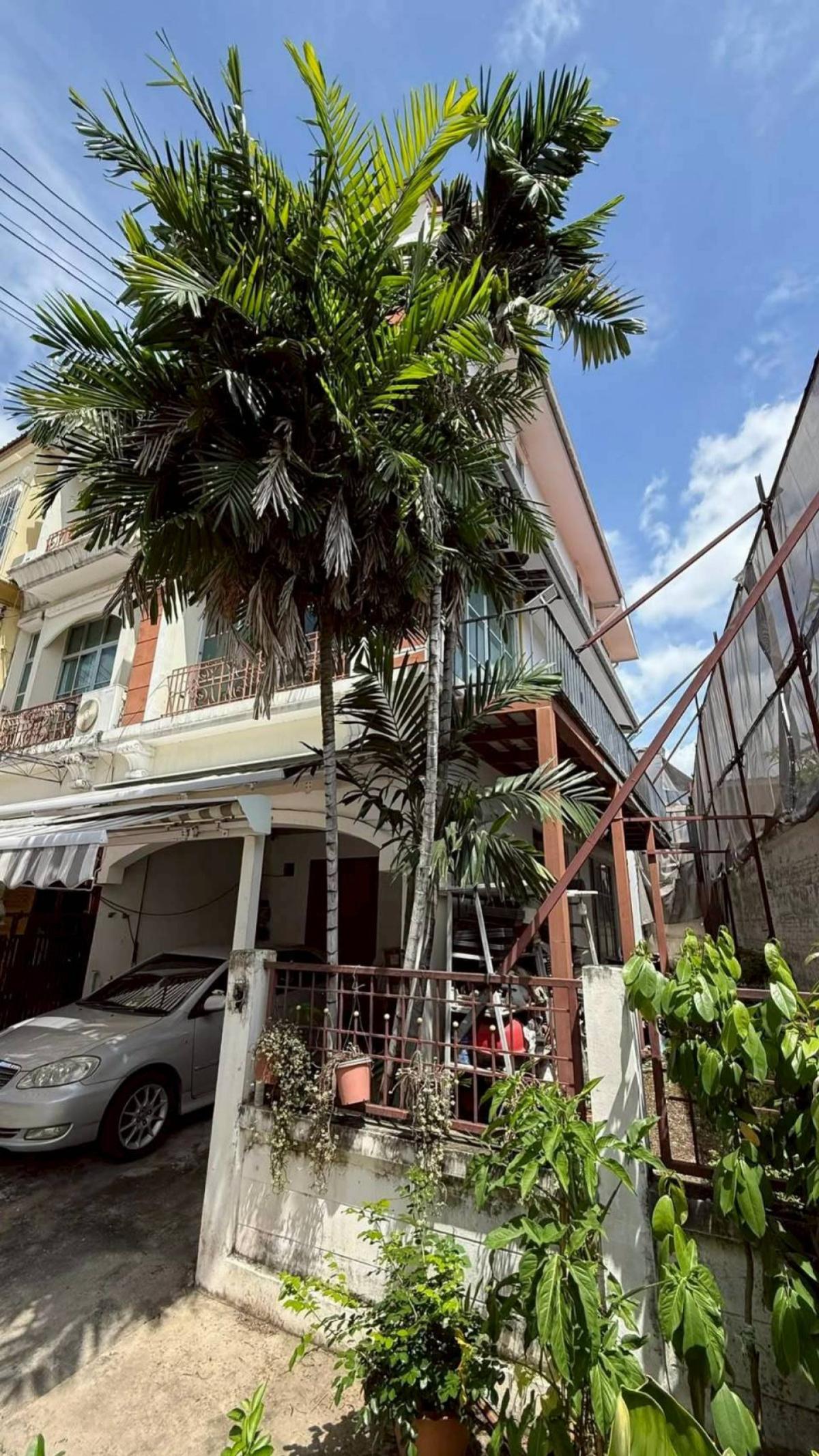 ขายทาวน์โฮมลาดพร้าว เซ็นทรัลลาดพร้าว : ขายทาวน์เฮ้าส์/ทาวน์โฮม  บ้านกลางเมือง แยกรัชดา - ลาดพร้าว  แขวงจันทรเกษม เขต จตุจักร กรุงเทพ CX-149229