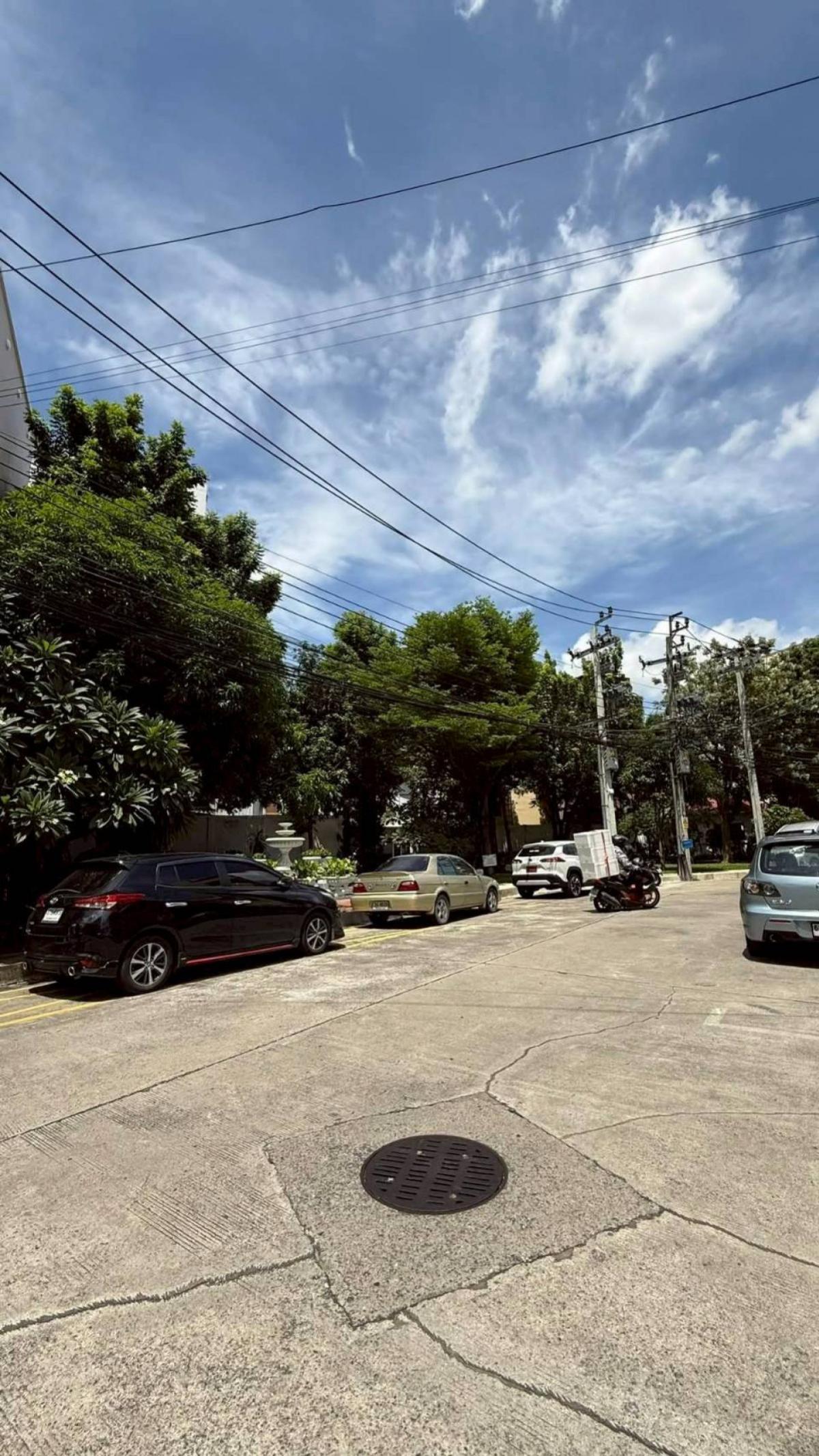 ขายทาวน์โฮมลาดพร้าว เซ็นทรัลลาดพร้าว : ขายทาวน์เฮ้าส์/ทาวน์โฮม  บ้านกลางเมือง แยกรัชดา - ลาดพร้าว  แขวงจันทรเกษม เขต จตุจักร กรุงเทพ CX-149229