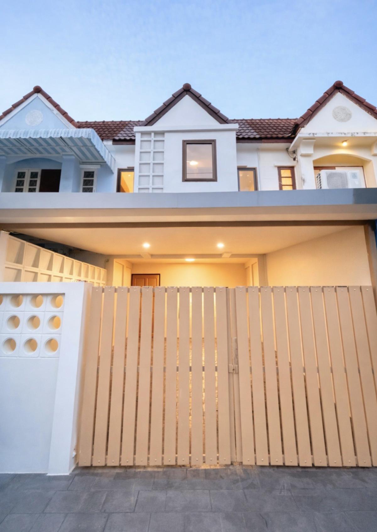 ขายทาวน์โฮมโชคชัย4 ลาดพร้าว71 : ขายทาวน์โฮมลาดพร้าว 87 แยก 8 รีโนเวทใหม่ คลองเจ้าคุณสิงห์ เขต วังทองหลาง กรุงเทพ CX-149170