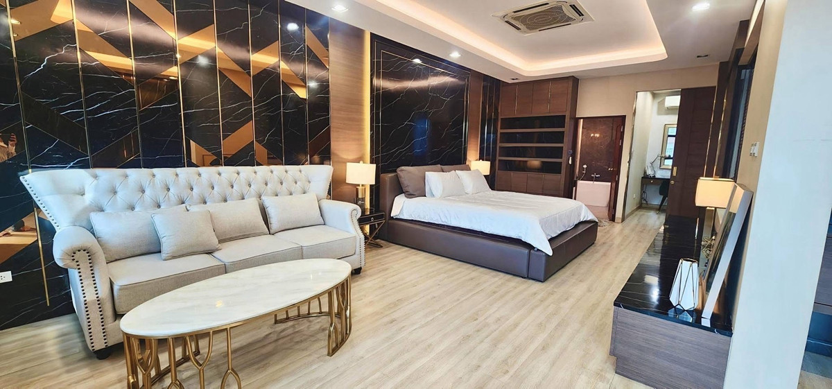 ให้เช่าโฮมออฟฟิศโชคชัย4 ลาดพร้าว71 : Home Office ลาดพร้าว–วังหิน
เฟอร์นิเจอร์ครบ พร้อมอยู่ | หลังมุม | ไม่รับสัตว์เลี้ยง | รับชาวต่างชาติ
พื้นที่ 300 ตรม. / ที่ดิน 37 ตรว.
จอดรถ 2 คัน-  