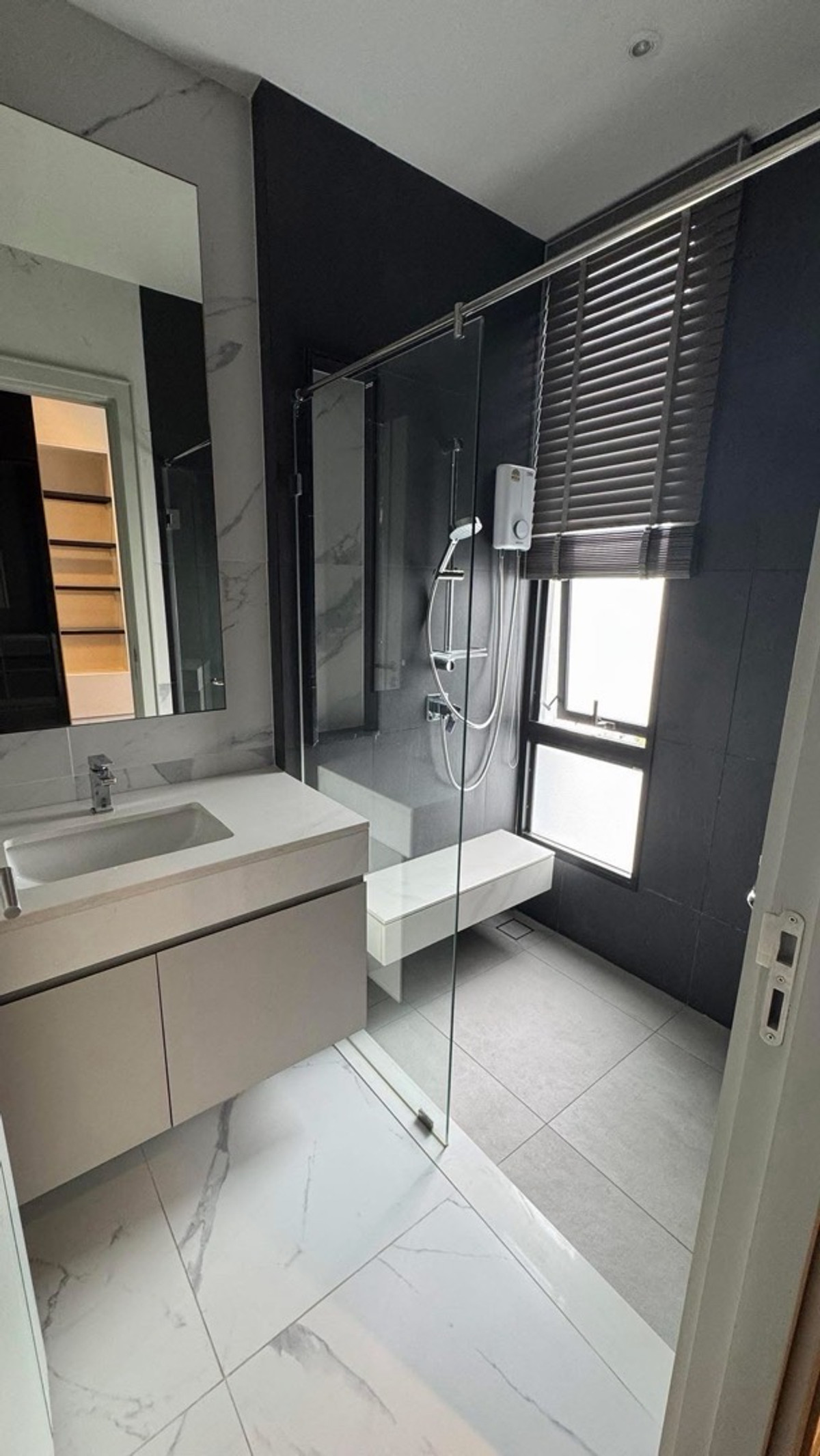 ให้เช่าบ้านพัฒนาการ ศรีนครินทร์ : ให้เช่าบ้านเดี่ยวหรู พร้อมสระว่ายน้ำส่วนตัวและลิฟต์ ย่านกรุงเทพกรีฑา บ้านใหม่ ใกล้โรงเรียนนานาชาติ