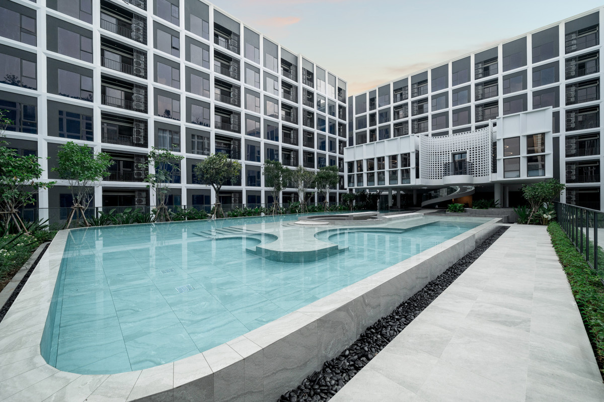 For SaleCondoKasetsart, Ratchayothin : 🔥 HOT RIGHT NOW! 🔥 Chapter One More Kaset — spacious units at a great price, just 600 meters from Kasetsart University. Guaranteed best price! 💯  📱 092-808-8899