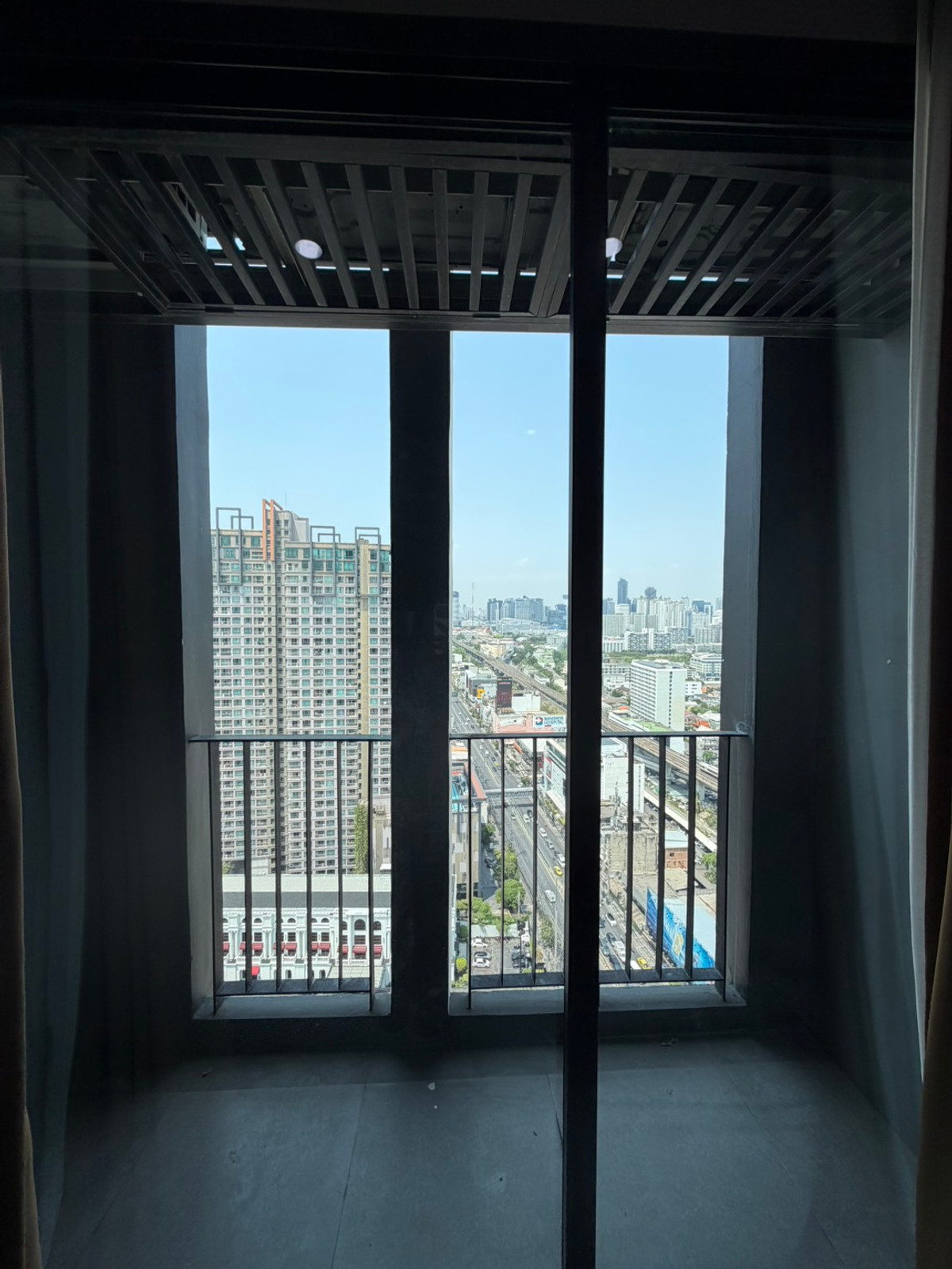 For SaleCondoRama9, Petchburi, RCA : #Condo for sale in Thonglor area #Best price #NetYield 5.6% 24th floor, size 54.5 sq m. 2 bedrooms, 2 bathrooms The Capital Eakamai - Thonglor The Capital Eakamai - Thonglor