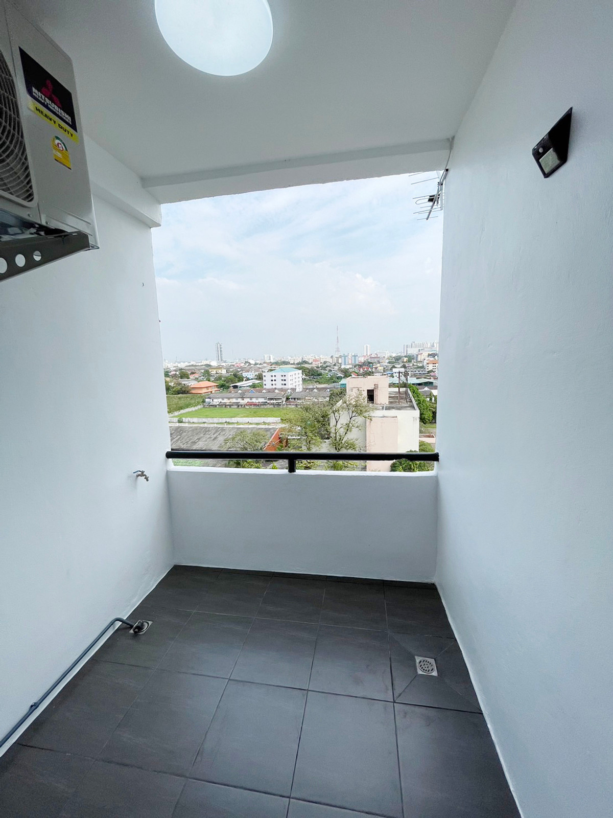 ขายคอนโดรัตนาธิเบศร์ สนามบินน้ำ พระนั่งเกล้า : ขาย คอนโด ที.เค.แมนชั่น ติด MRT บางกระสอ ห้องขนาดใหญ่ 37 ตรม. ชั้น 8 วิวเมืองสวยมาก ขาย 8.5 แสน (287ABE)