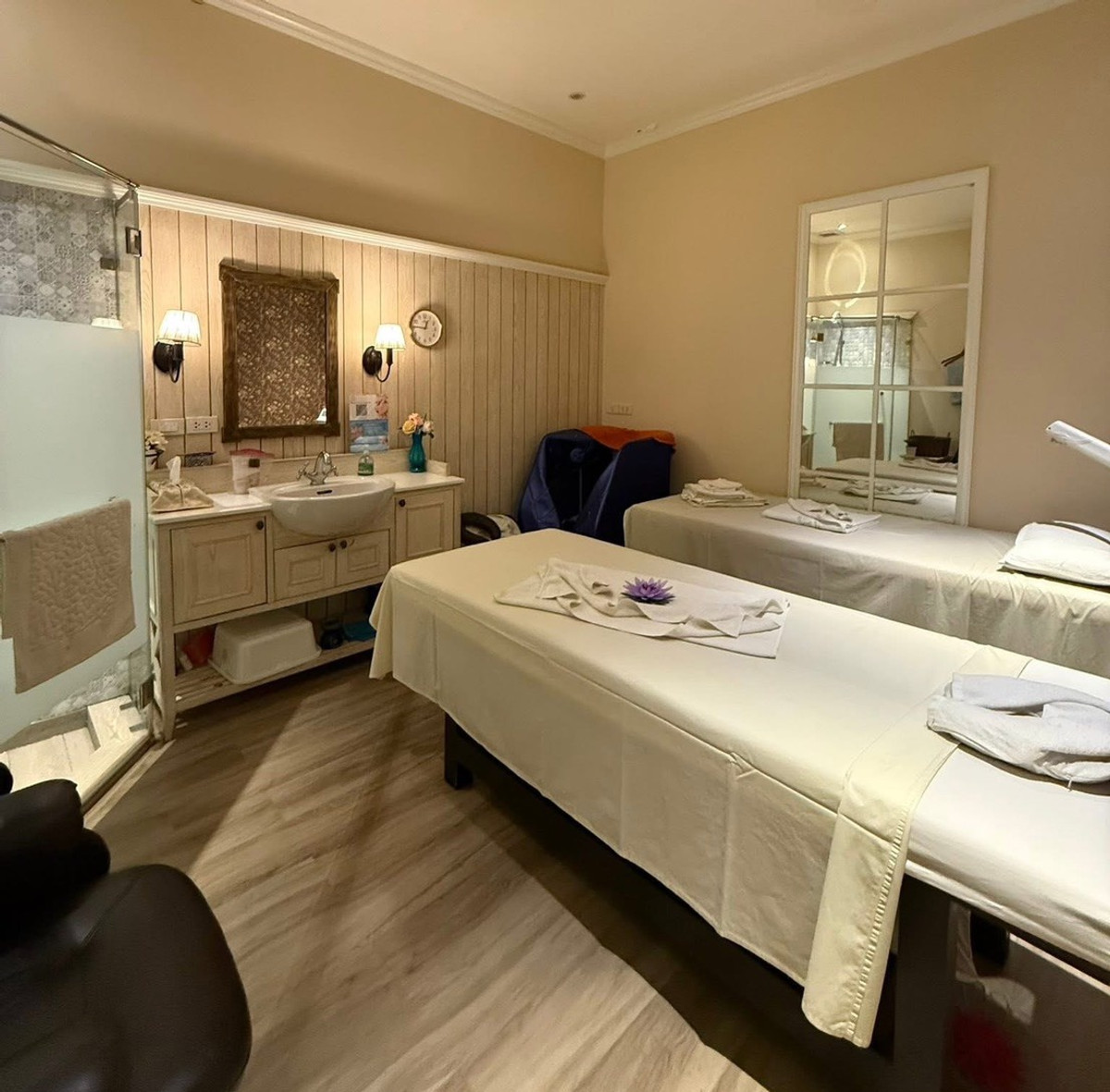 เซ้งร้านค้า/ตลาดนัดปิ่นเกล้า จรัญสนิทวงศ์ : เซ้งร้านทำเล็บ + สปา-นวด ราชพฤกษ์ เปิดมา 9 ปี ลูกค้าประจำแน่น  ในโครงการ Food Villa ราชพฤกษ์