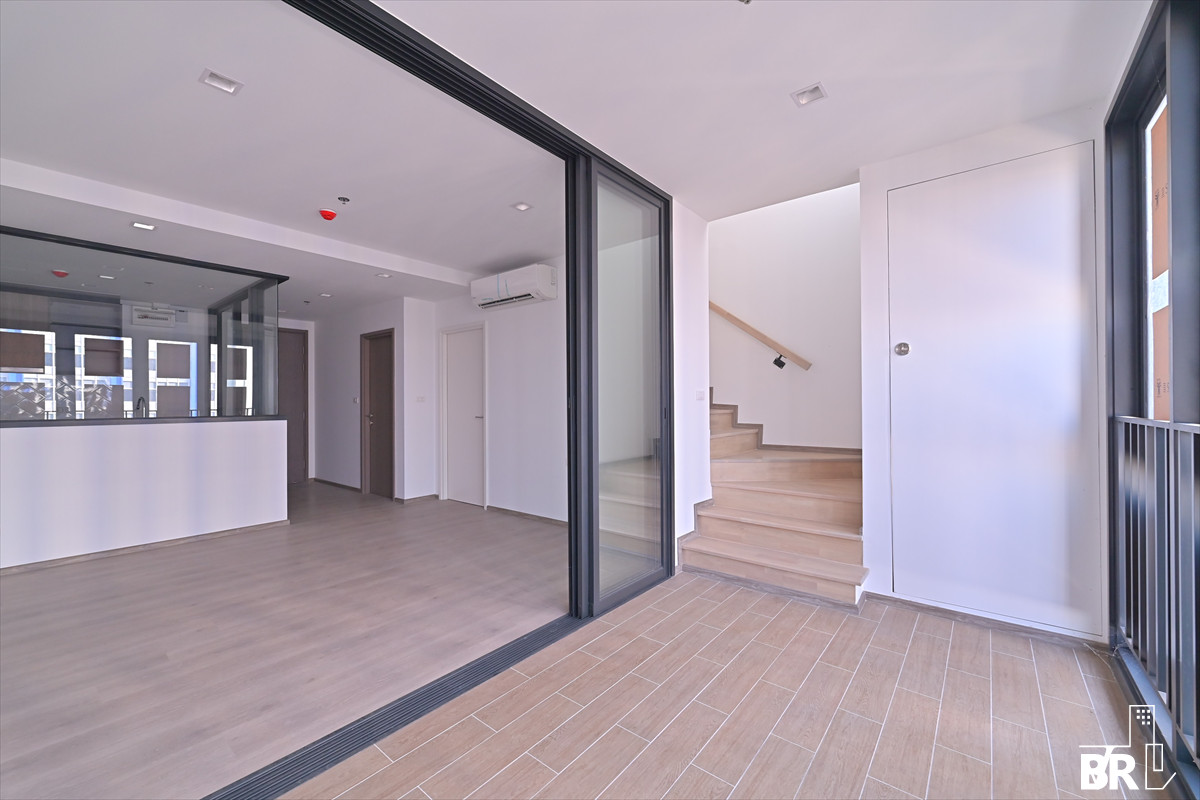 For SaleCondoLadprao, Central Ladprao : 🌟DUPLEX BEST PRICE - The Line Phahonyothin Park 9.69 MB, type duplex 2 Bed 2 Bath, Size 81.88 sq.m. High floor , very nice location and near MRT,BTS- By Loft 0842824246