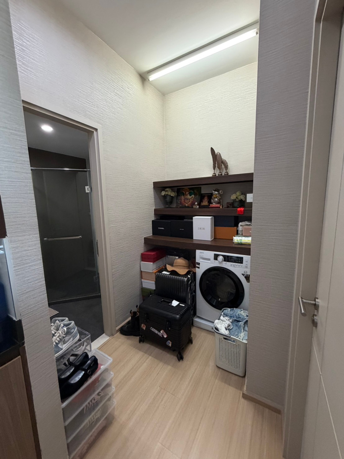 For SaleCondoRama9, Petchburi, RCA : #Condo for sale in Thonglor area #Best price #NetYield 5.6% 24th floor, size 54.5 sq m. 2 bedrooms, 2 bathrooms The Capital Eakamai - Thonglor The Capital Eakamai - Thonglor