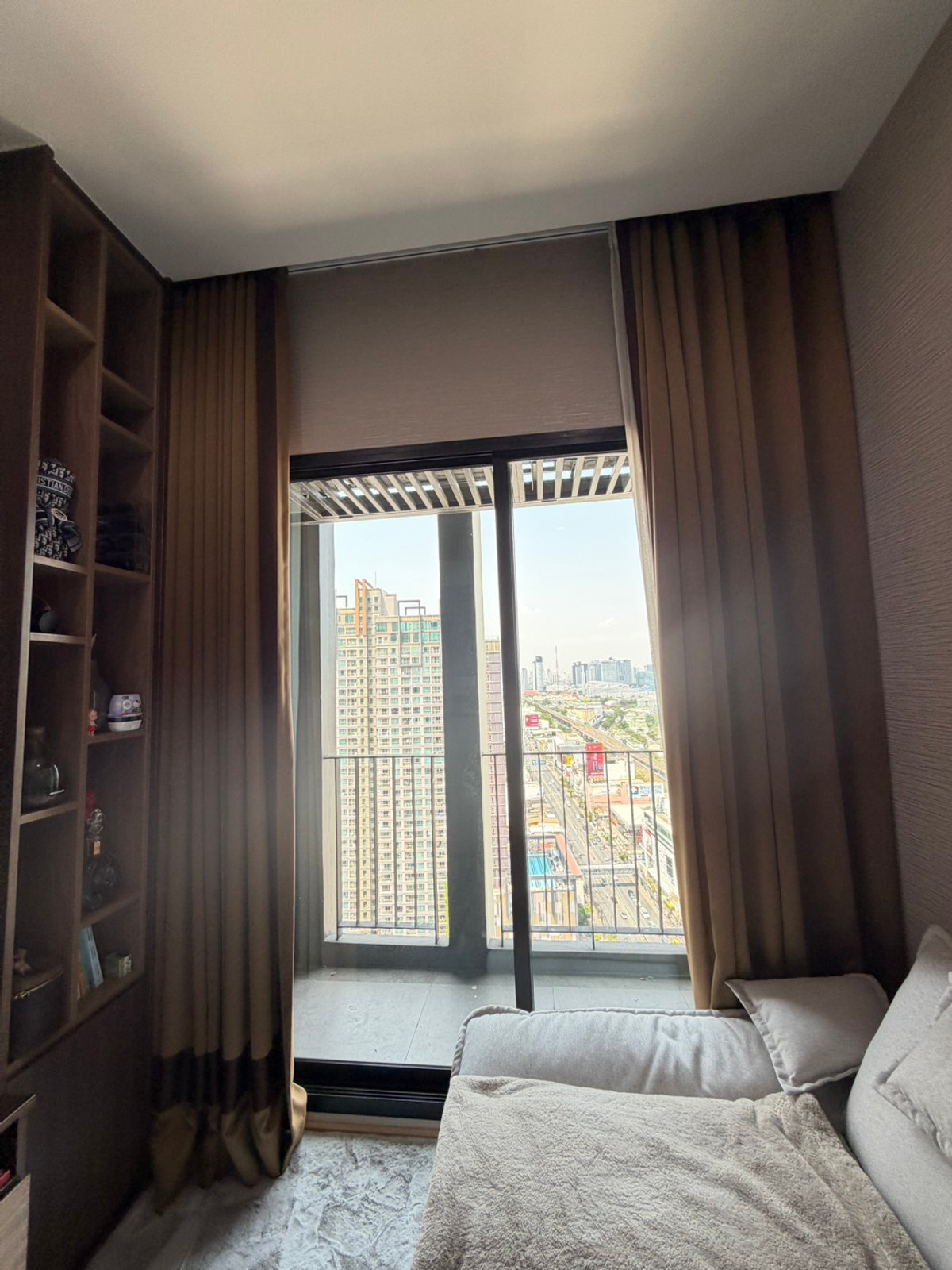 For SaleCondoRama9, Petchburi, RCA : #Condo for sale in Thonglor area #Best price #NetYield 5.6% 24th floor, size 54.5 sq m. 2 bedrooms, 2 bathrooms The Capital Eakamai - Thonglor The Capital Eakamai - Thonglor