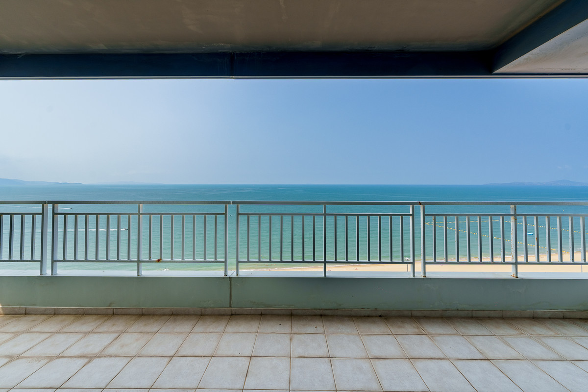 ขายคอนโดพัทยา บางแสน ชลบุรี สัตหีบ : [FOR SALE] The Ultimate Beachfront Trophy Asset: Lumpini Park Beach Jomtien (Tower A)