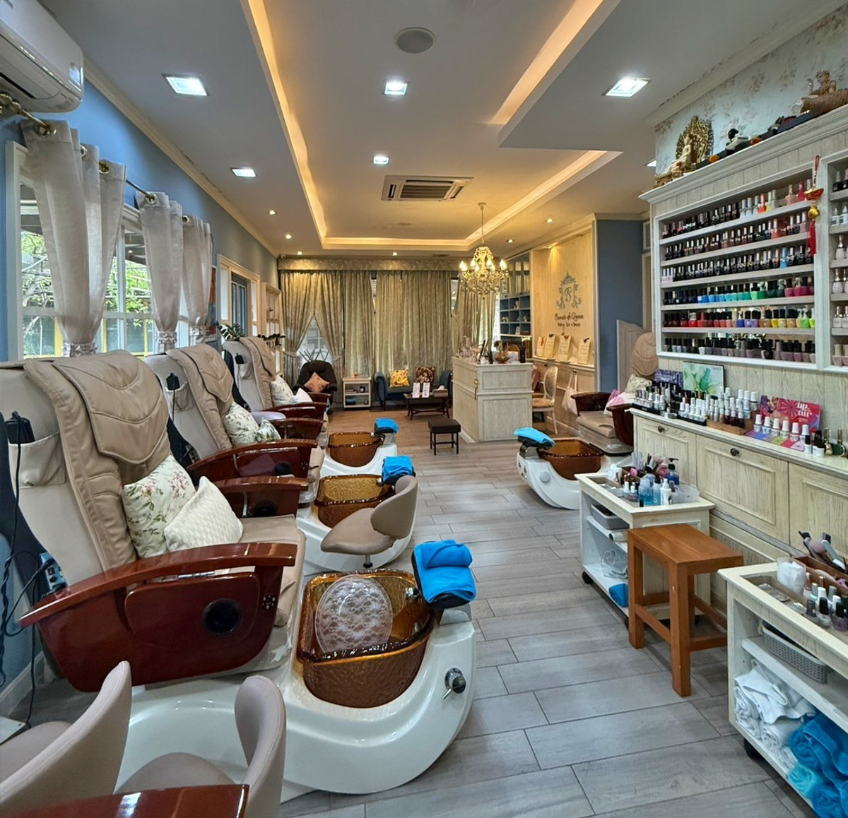 For LeaseholdRetail SpacePinklao, Charansanitwong : Nail salon + spa-massage for rent, Ratchaphruek, open for 9 years, full of regular customers in the Food Villa Ratchaphruek project.