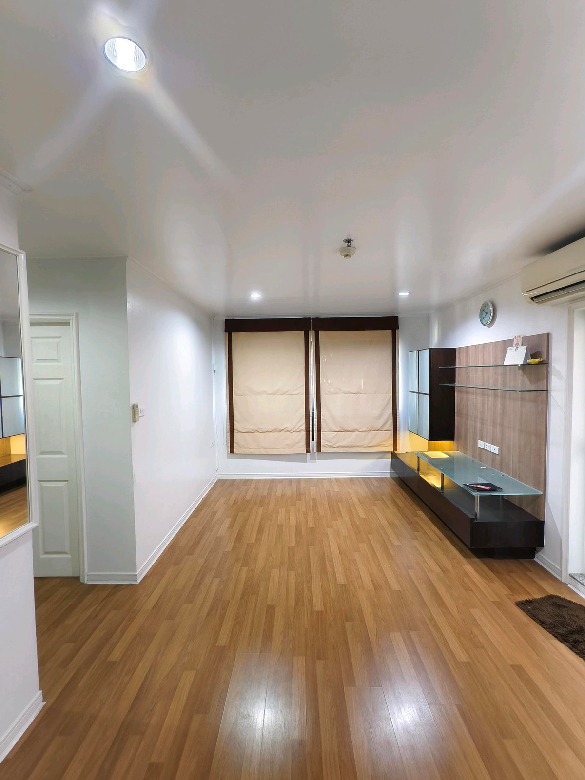 For SaleCondoSapankwai,Jatujak : Capital sale, corner condo, 2 bedrooms, 65 sq m, Lumpini Place Phahon - Saphan Khwai, 7th floor, east side!