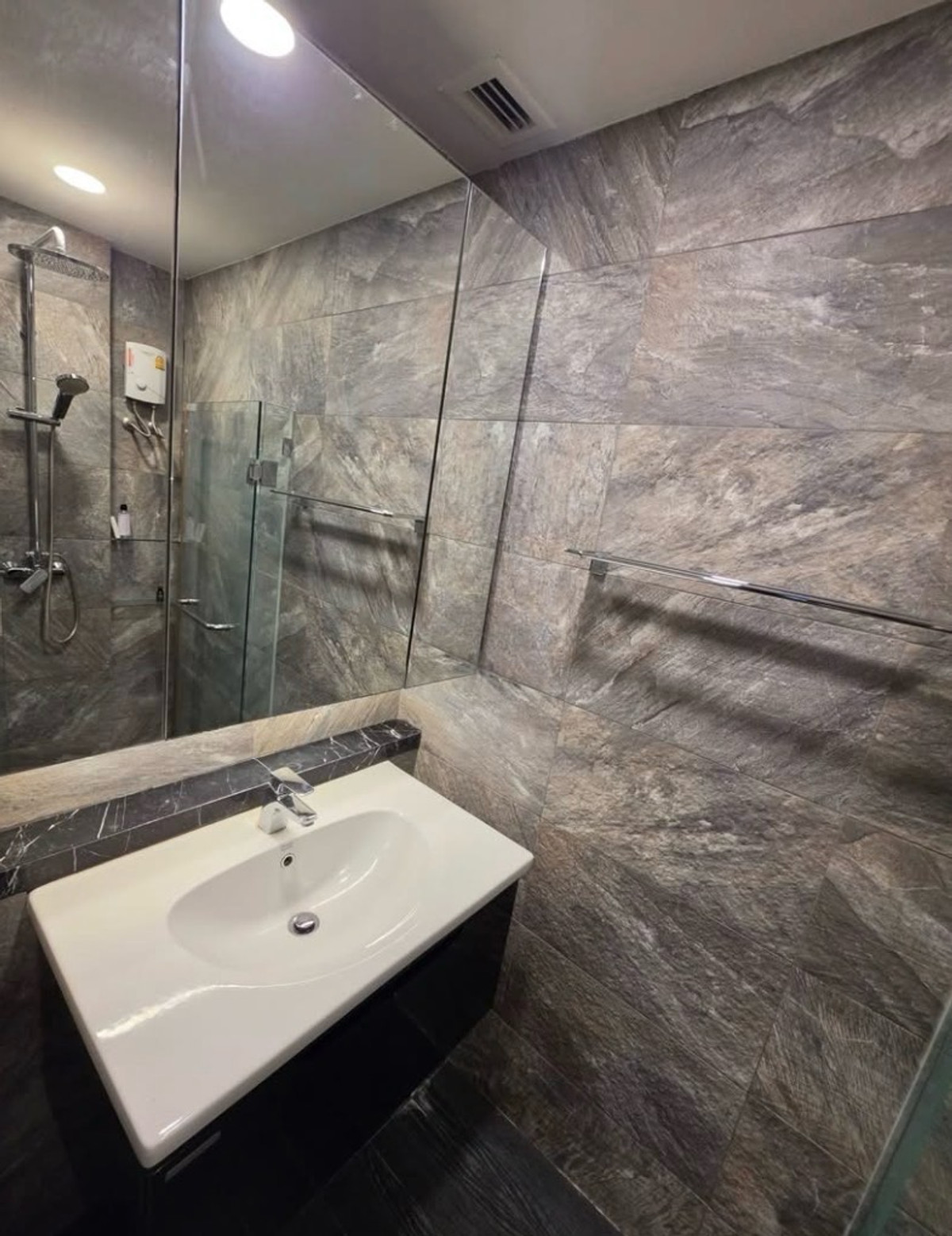 ให้เช่าคอนโดสะพานควาย จตุจักร : #R9683 🎉 220369 ให้เช่าคอนโด RHYTHM Phahon-Ari